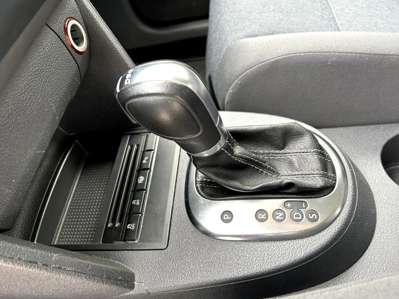 VW Touran 1.6 TDI 105 к.с. 2012 г. (DSG 7), снимка 9 - Автомобили и джипове - 53391605