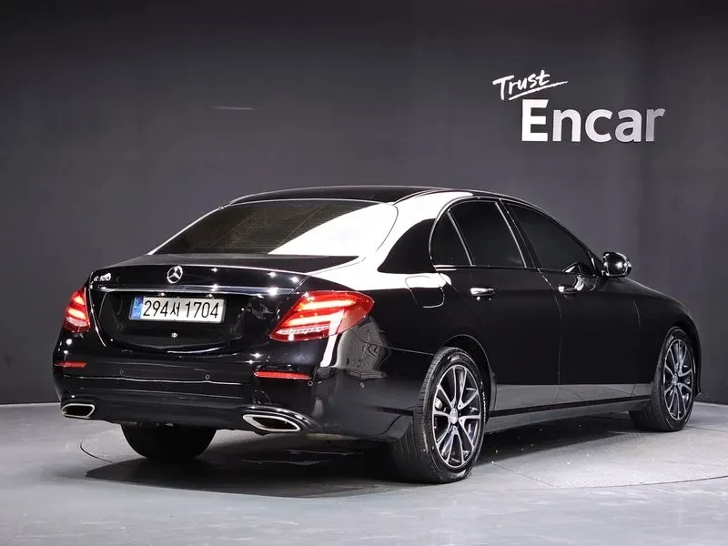 Mercedes-Benz E 300 Avantgarde, снимка 2 - Автомобили и джипове - 56018228
