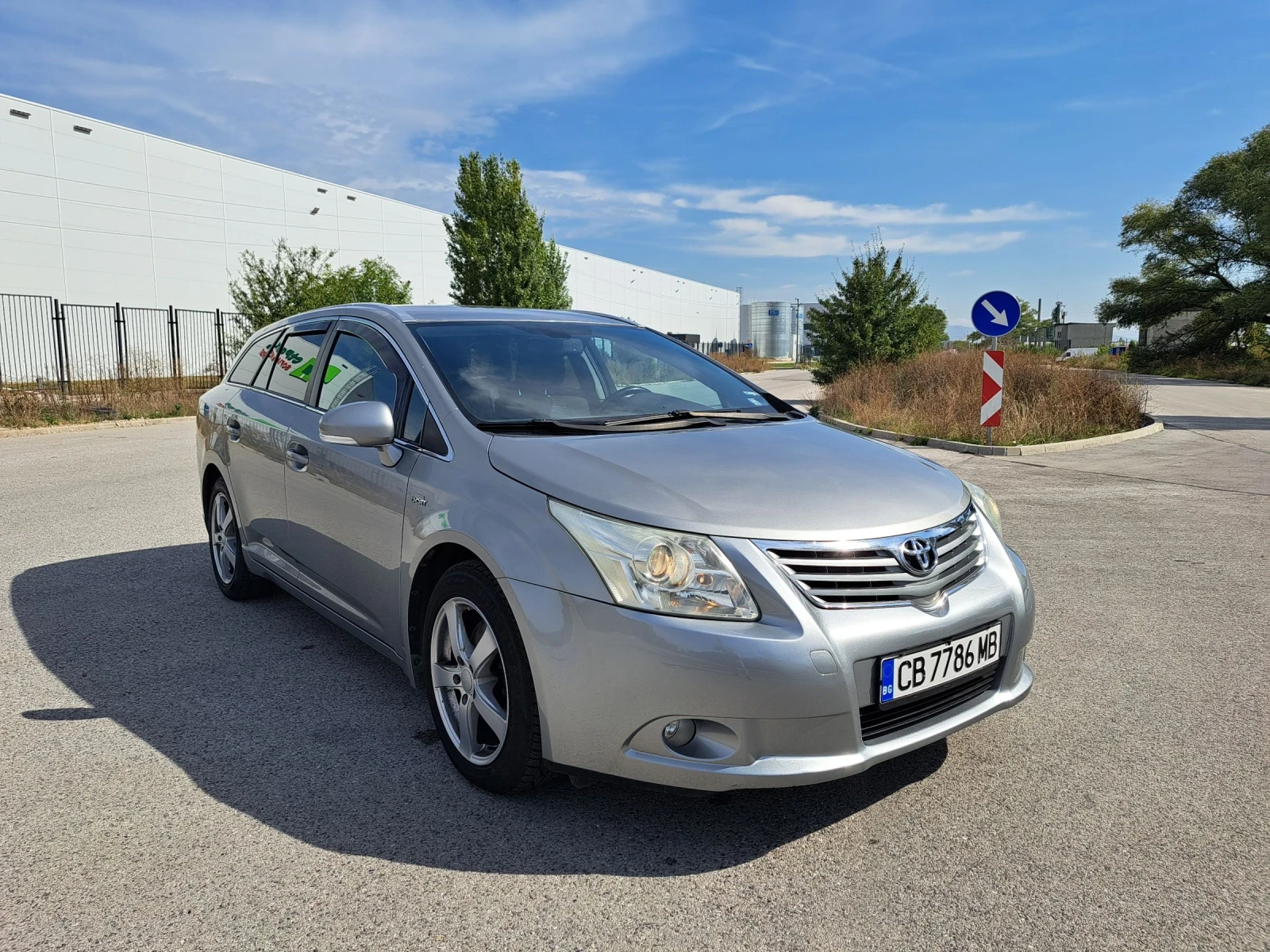 Toyota Avensis 2.2D Автоматик * Лизинг * Бартер - изображение 6