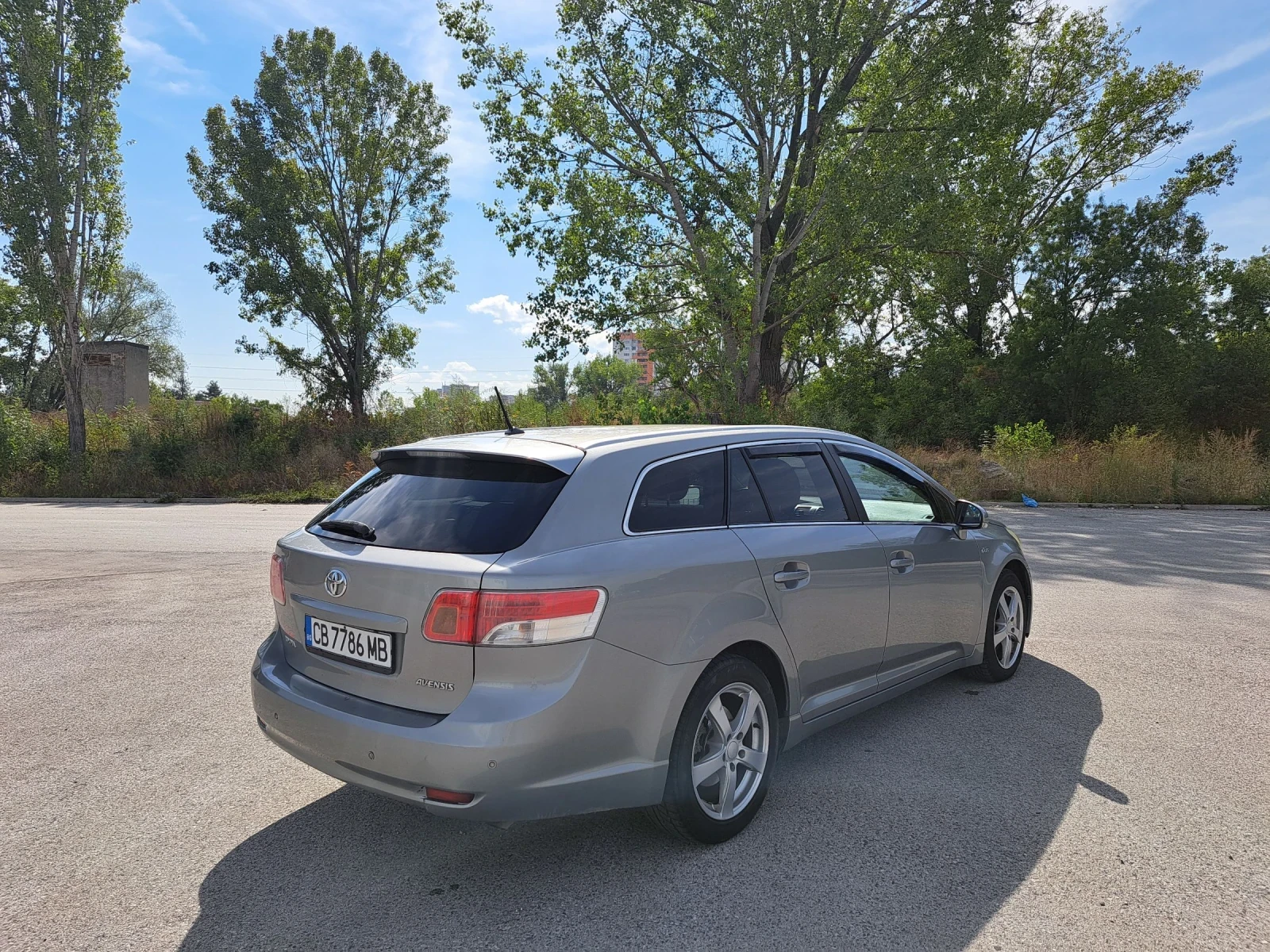 Toyota Avensis 2.2D Автоматик * Лизинг * Бартер - изображение 5