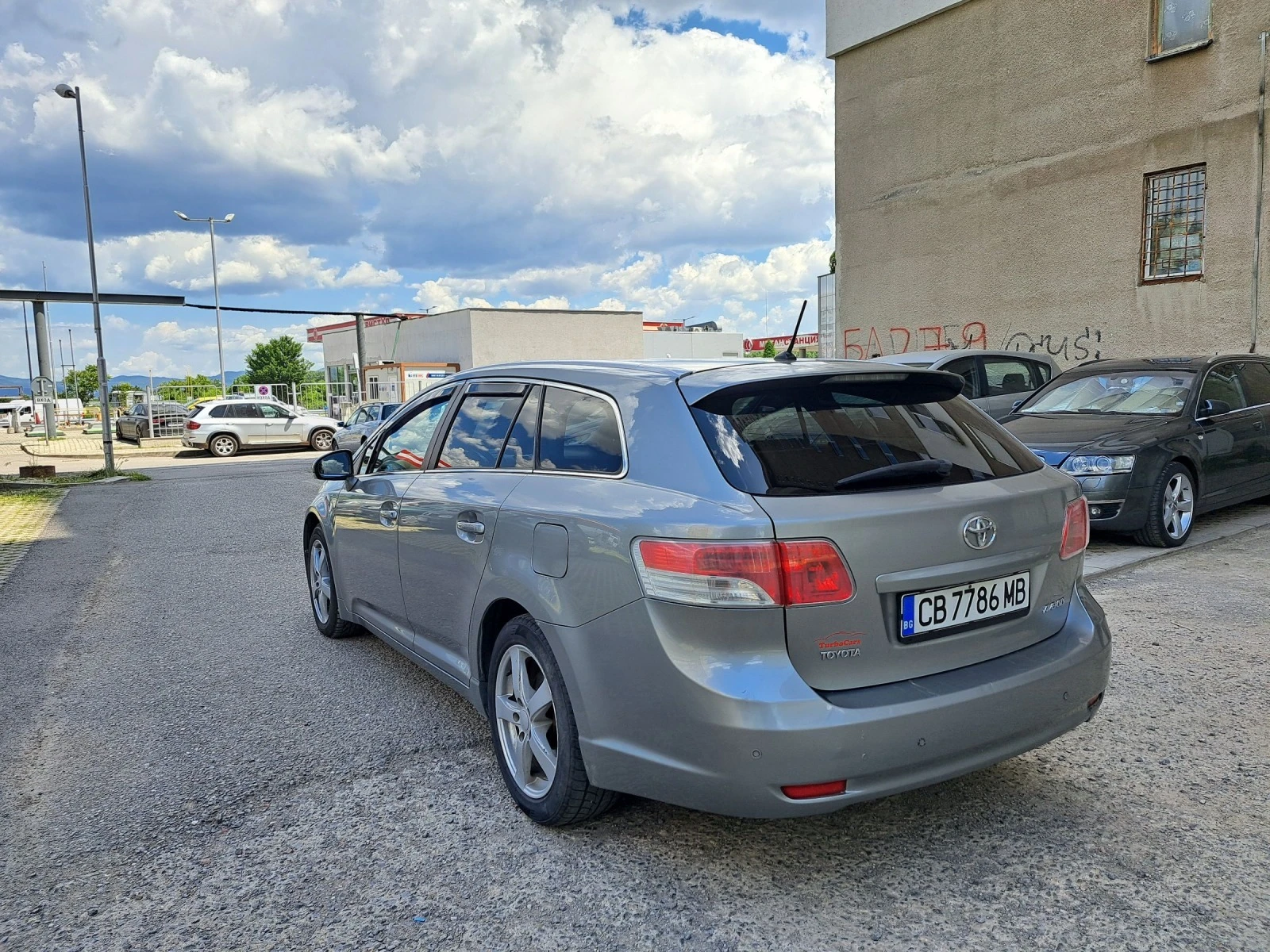 Toyota Avensis 2.2D Автоматик * Лизинг * Бартер - изображение 2