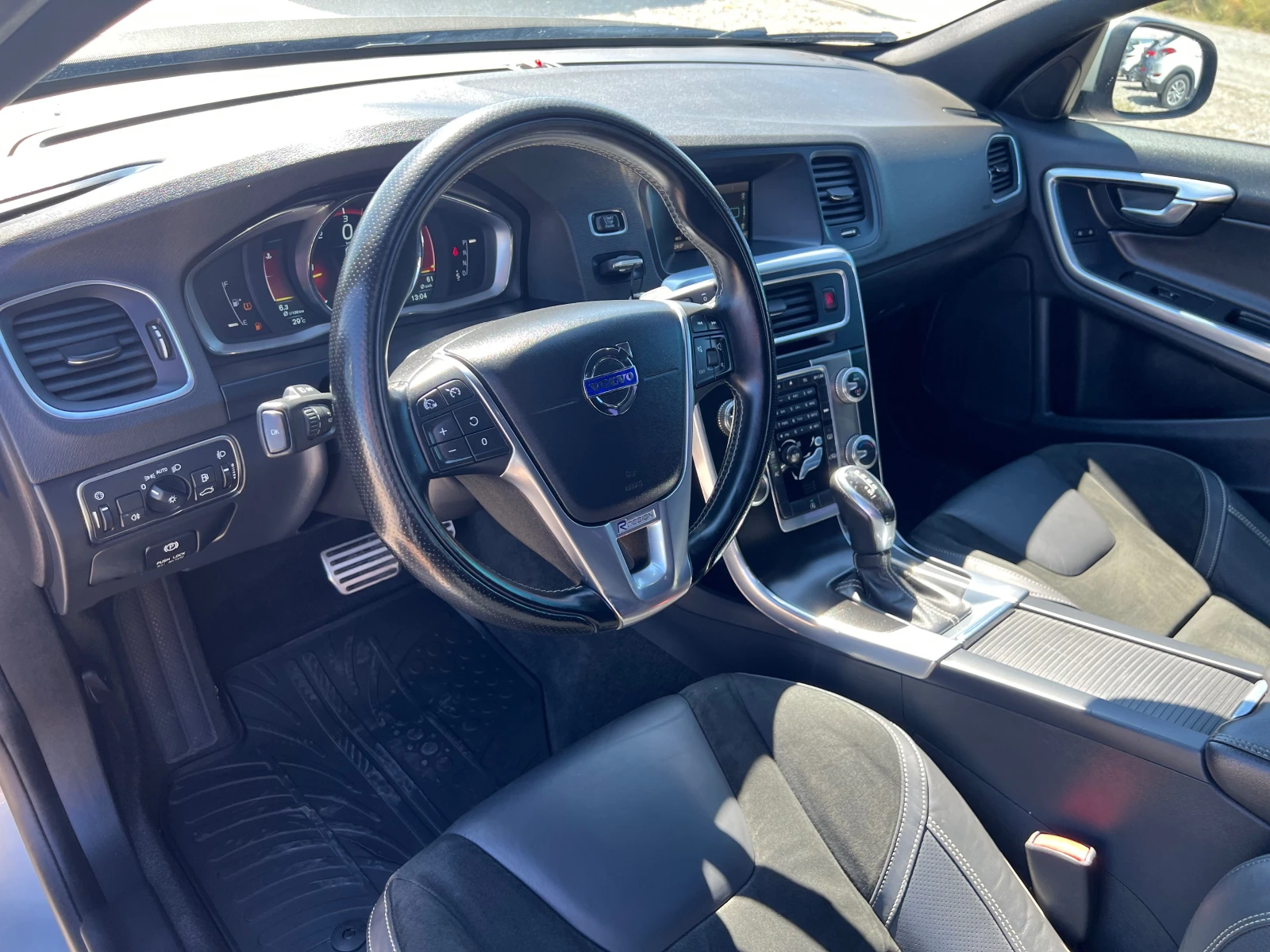 Volvo V60 2.0 D R DESIGN - изображение 10