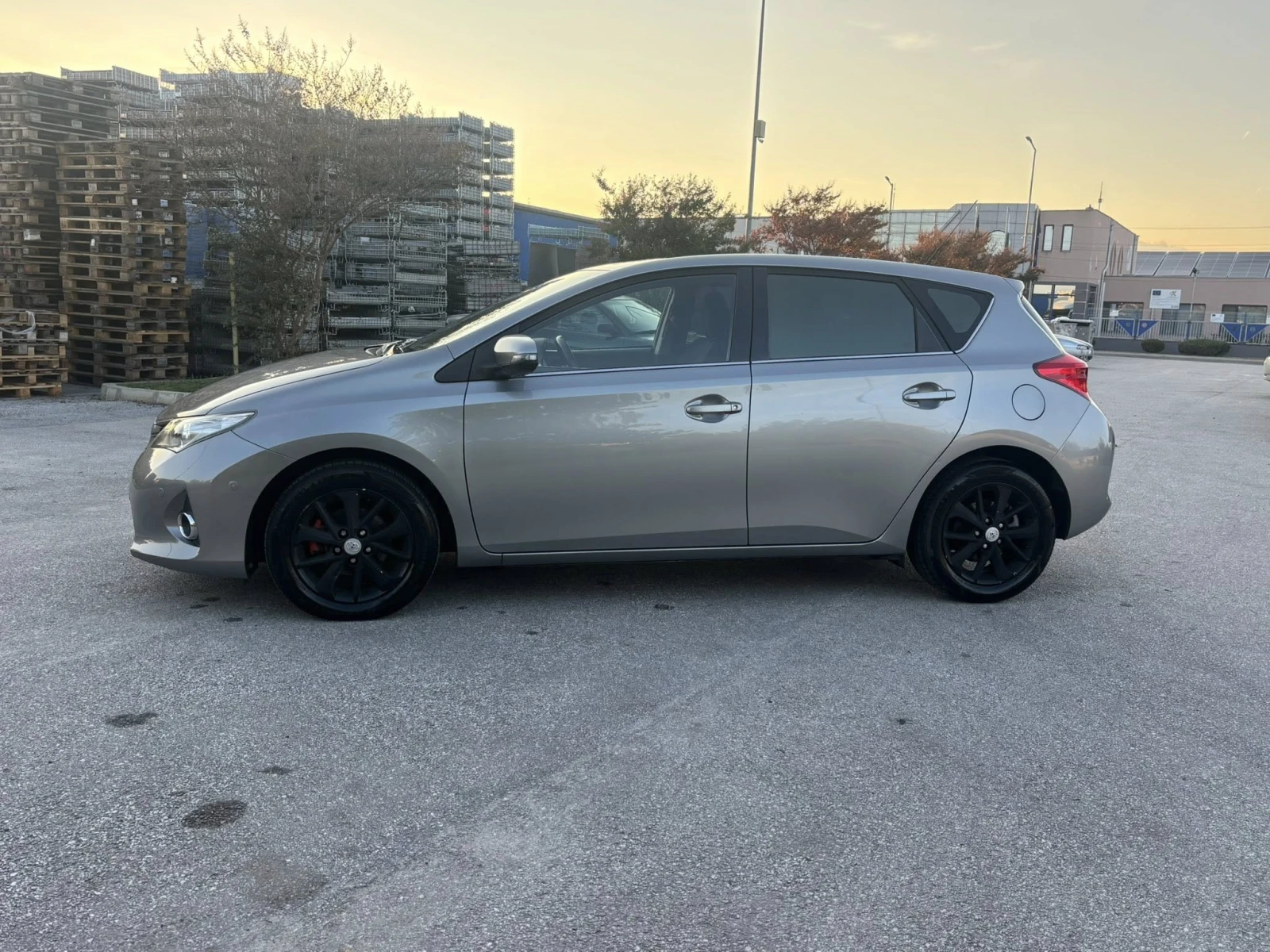 Toyota Auris 1.6 бензин ЕВРО5 - изображение 8