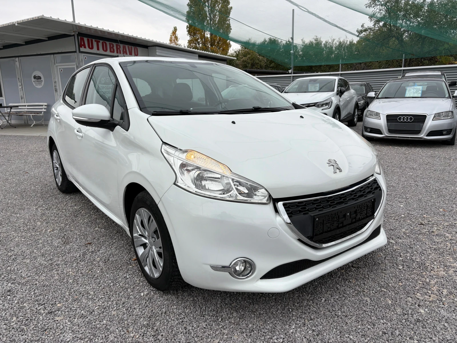 Peugeot 208 1 0 i - 128000км. - изображение 2