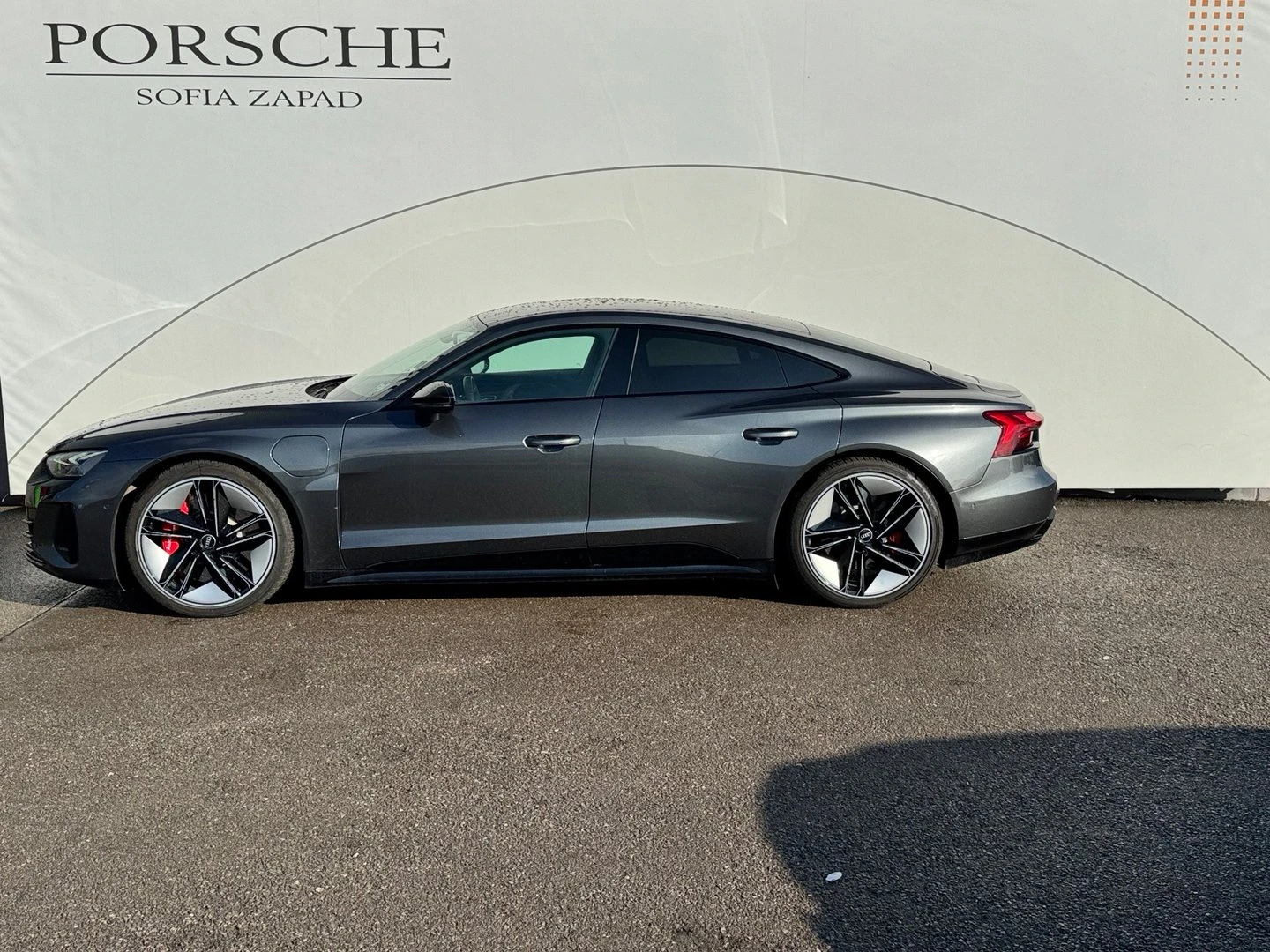 Audi E-Tron quattro - изображение 3