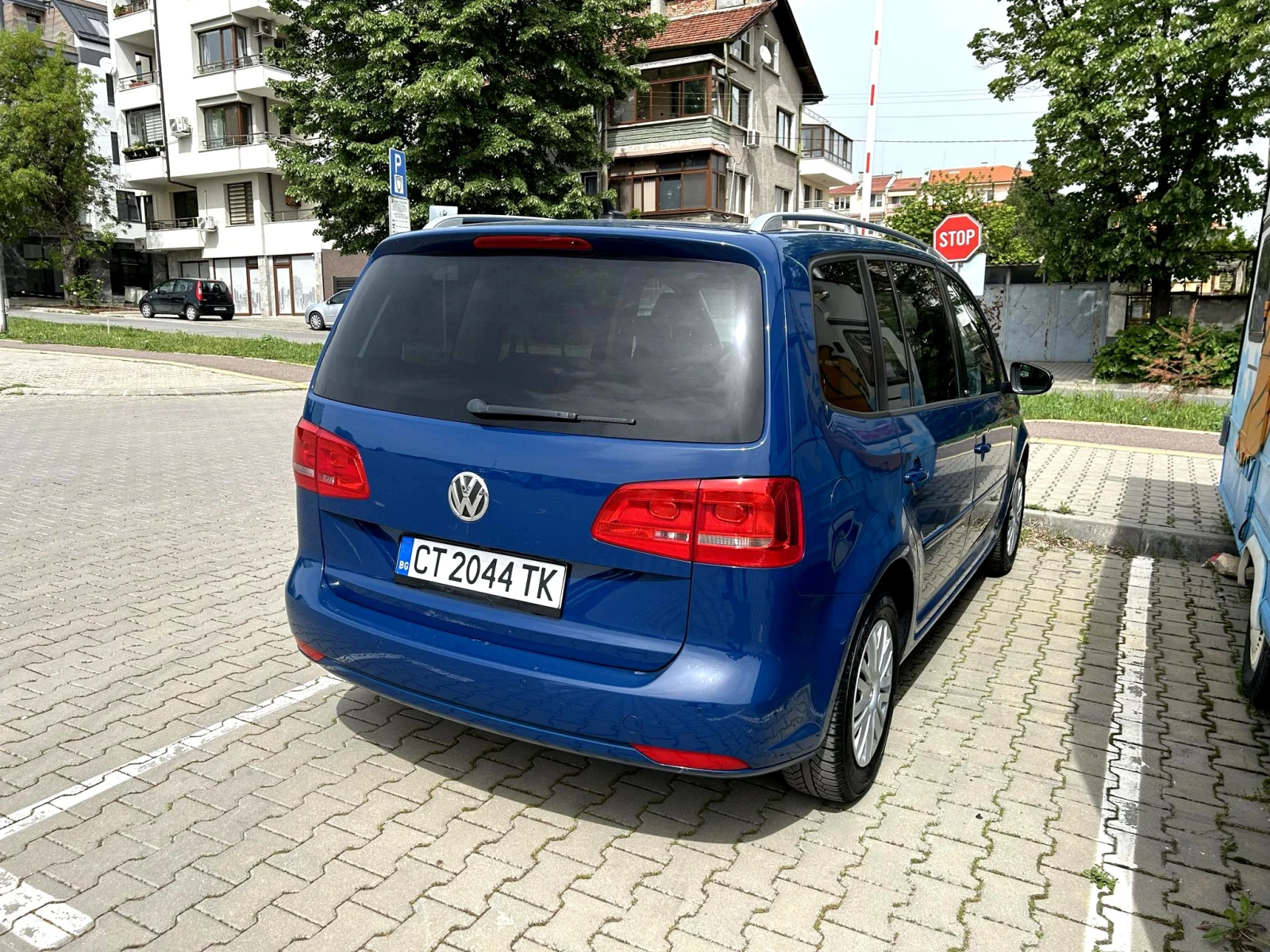 VW Touran 1.6 TDI 105 к.с. 2012 г. (DSG 7) - изображение 3