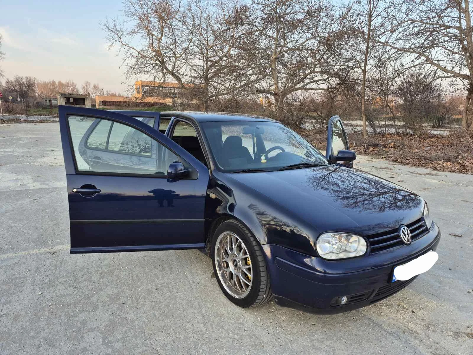 VW Golf 1.8T, снимка 2 - Автомобили и джипове - 53943317