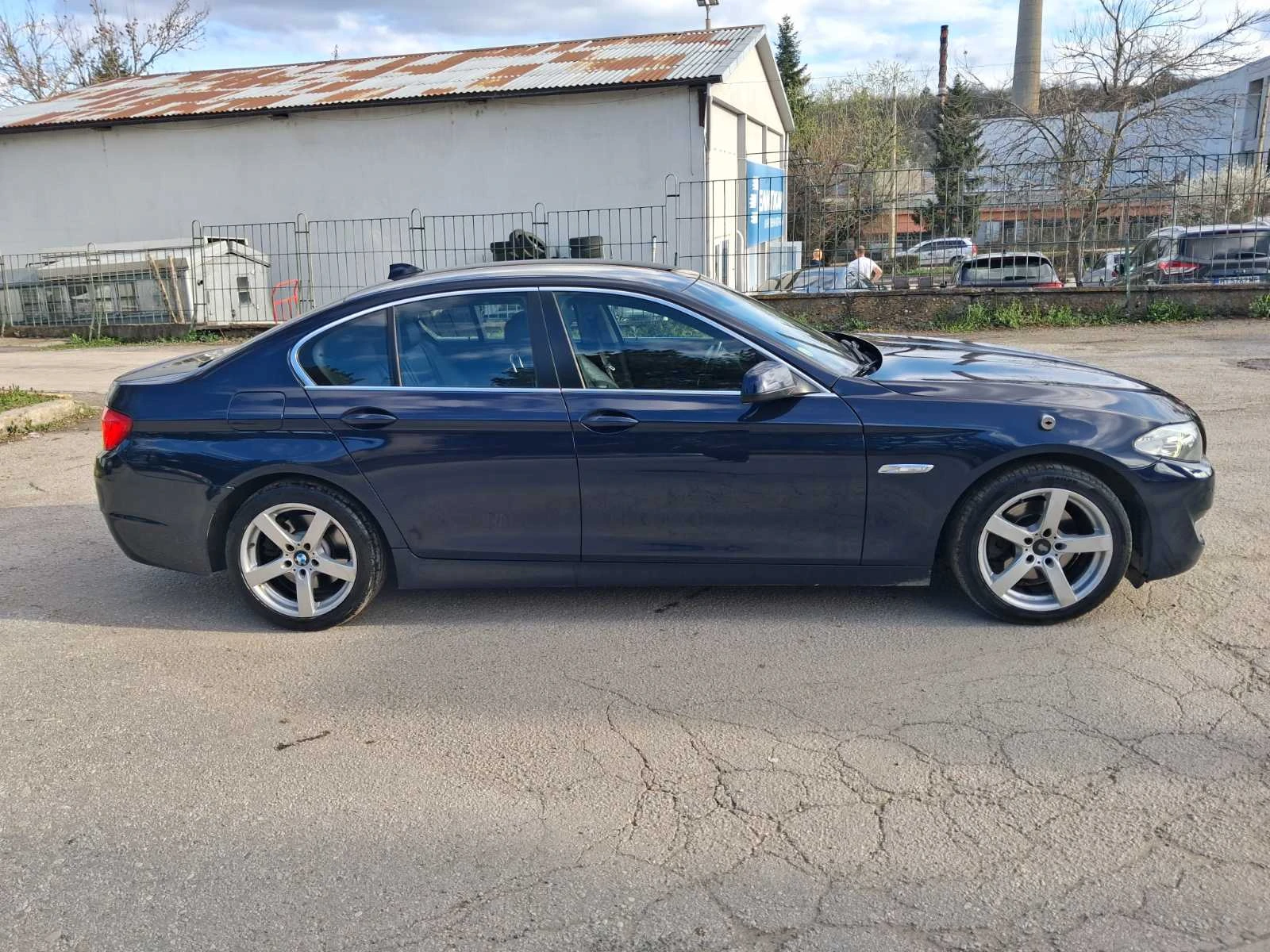 BMW 520 Всички екстри!, снимка 5 - Автомобили и джипове - 54043447