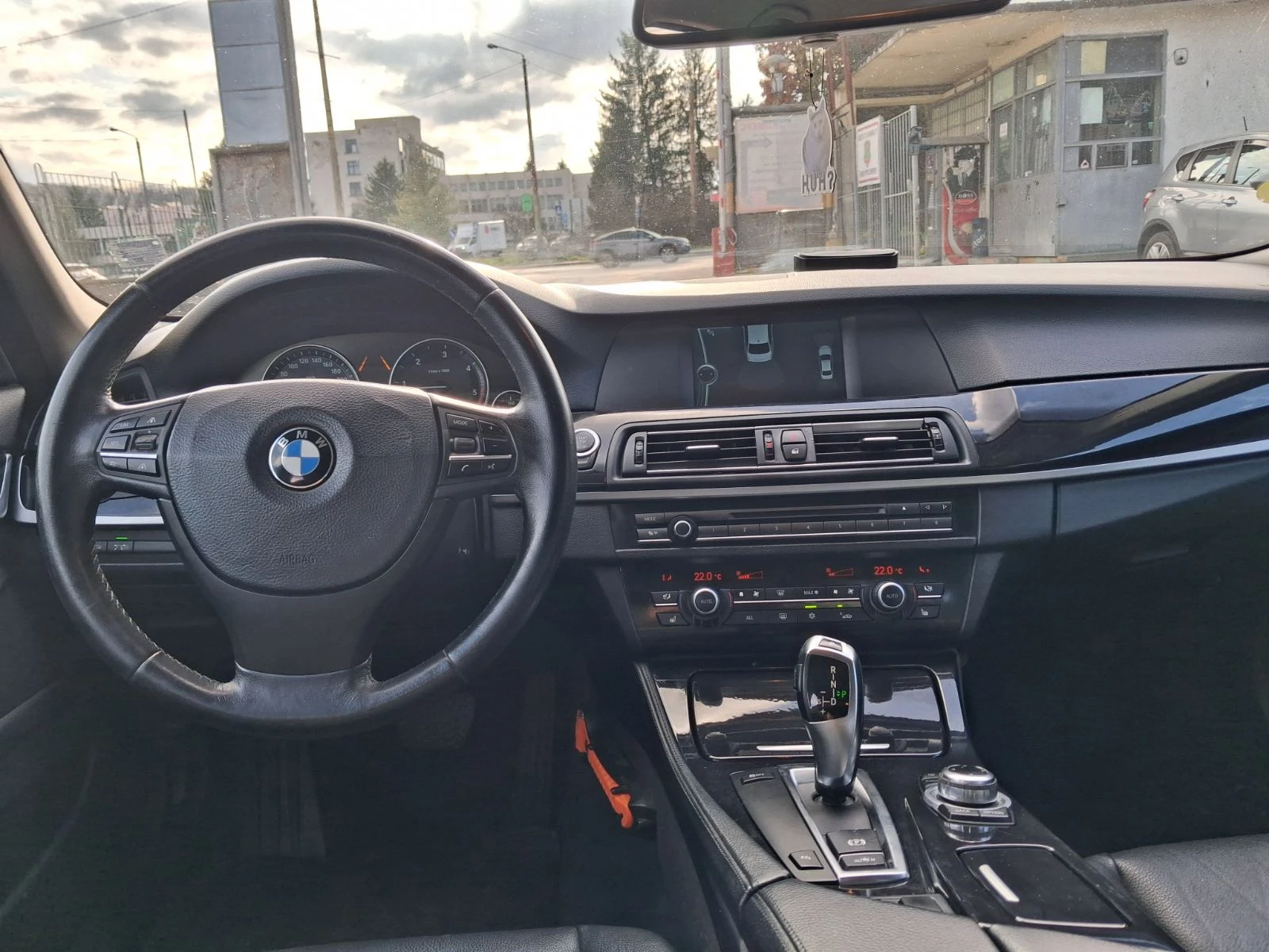 BMW 520 Всички екстри!, снимка 9 - Автомобили и джипове - 54043447
