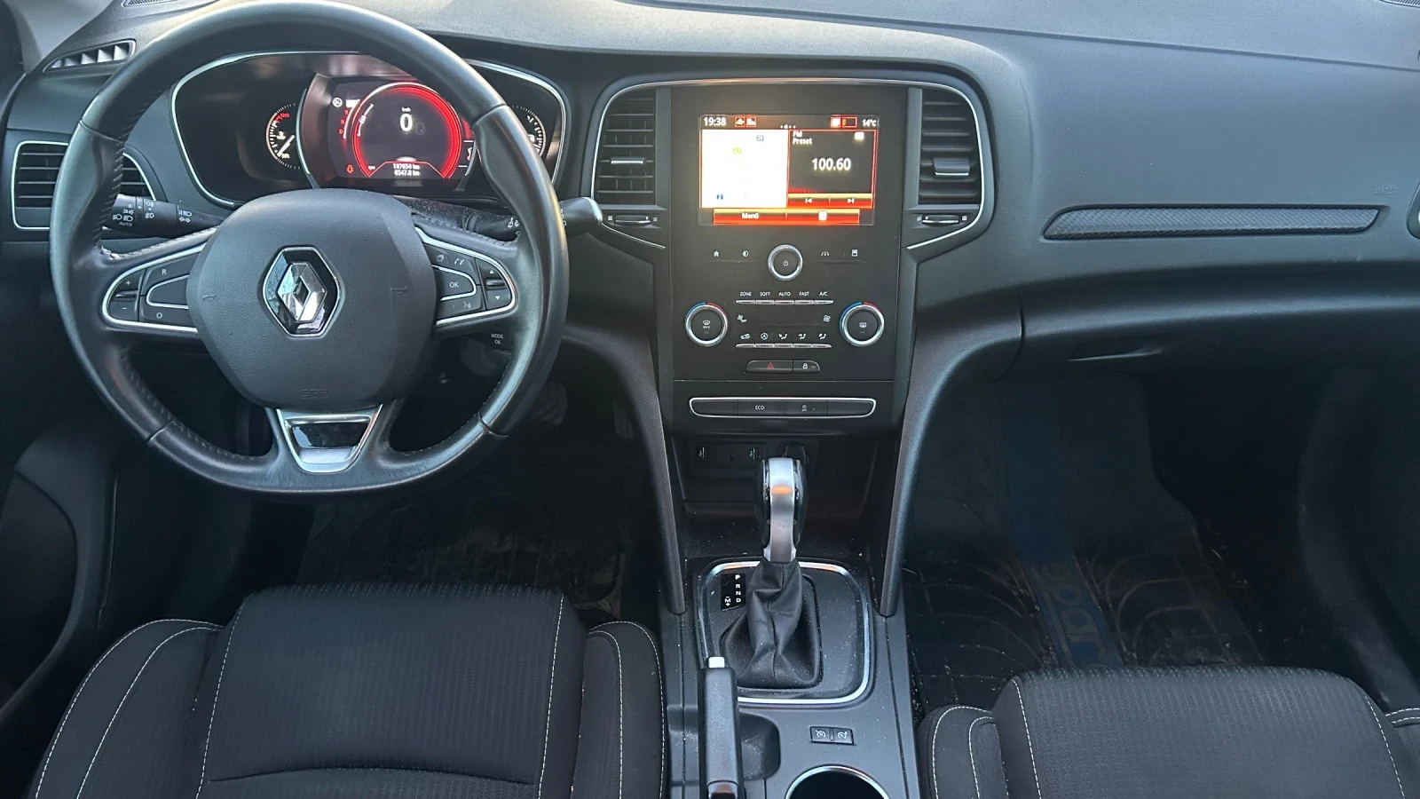 Renault Megane 1.5dci Швейцария, снимка 11 - Автомобили и джипове - 54128464