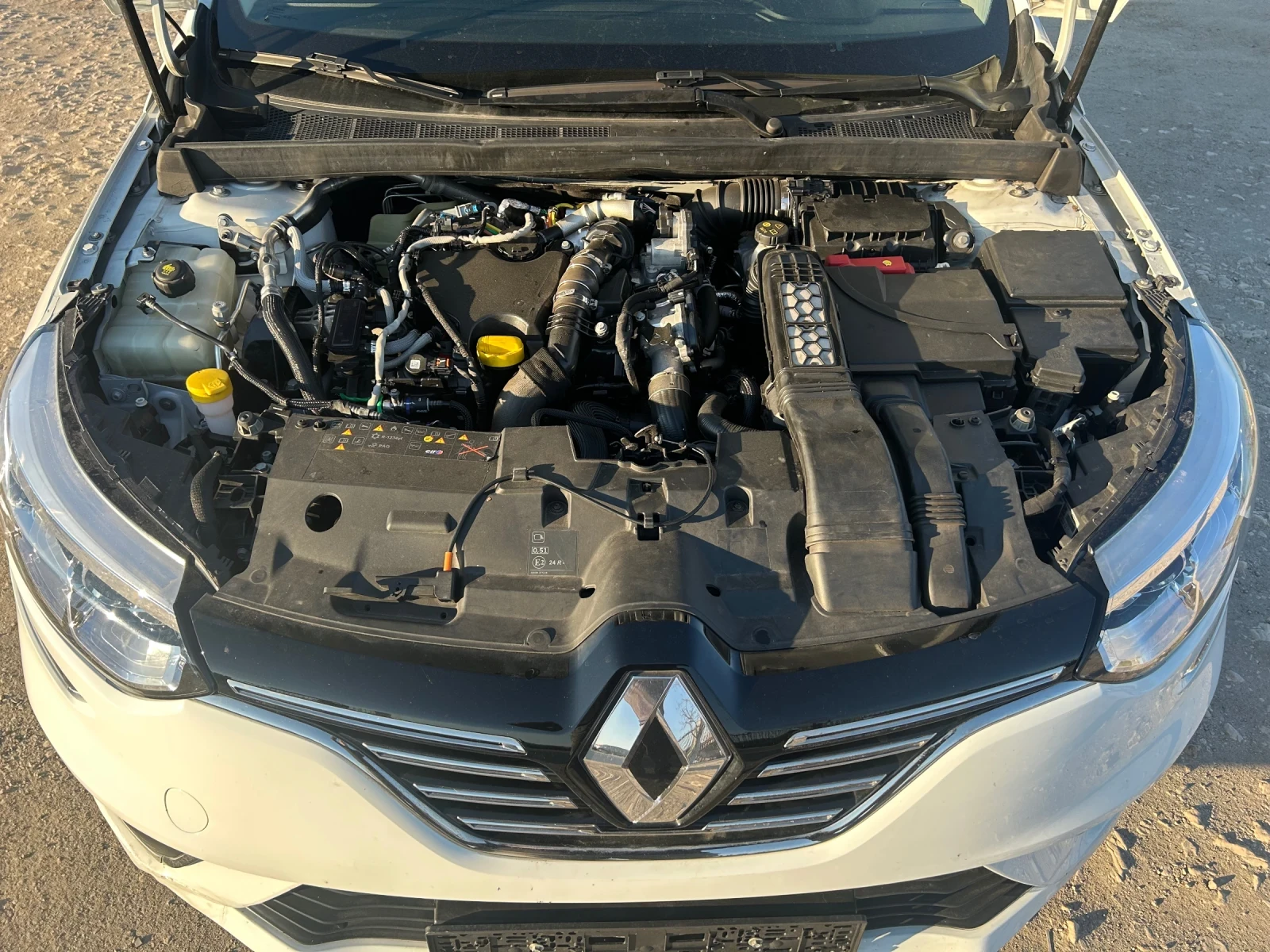 Renault Megane 1.5dci Швейцария, снимка 9 - Автомобили и джипове - 54128464