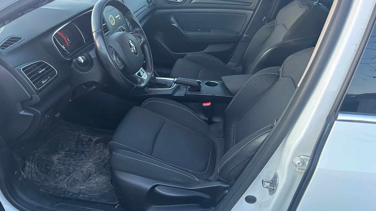 Renault Megane 1.5dci Швейцария, снимка 12 - Автомобили и джипове - 54128464