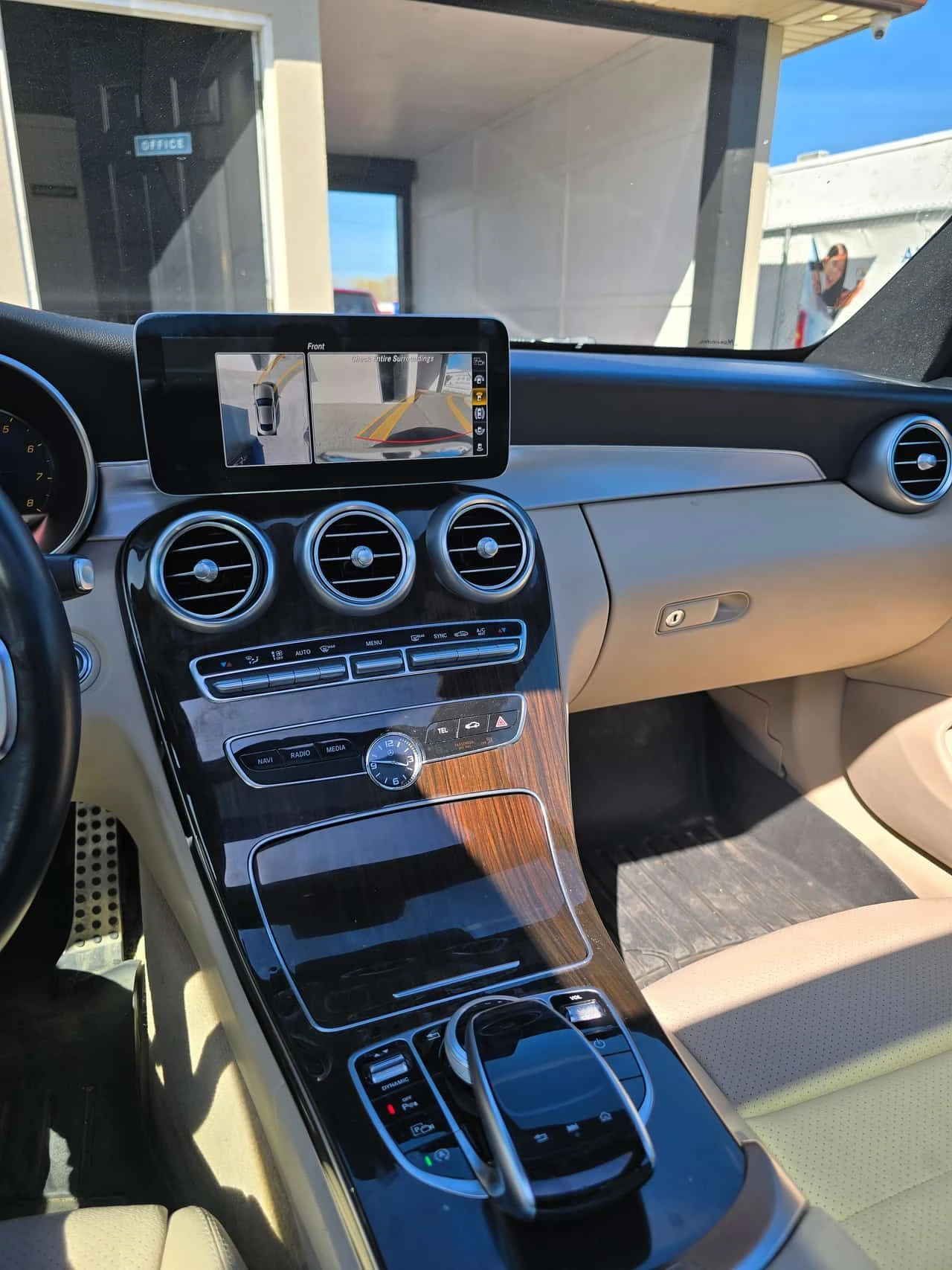 Mercedes-Benz C 300 ПОДГРЕВИ * ПАНО * KEYLESS * BURMESTER, снимка 9 - Автомобили и джипове - 54393793