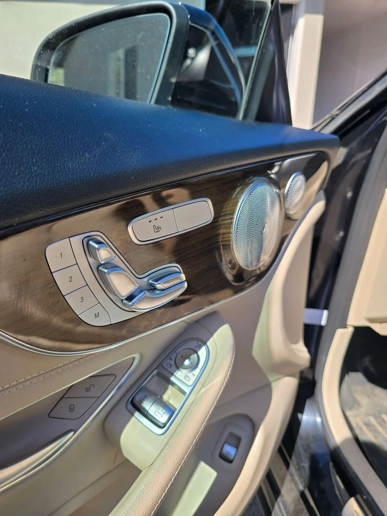 Mercedes-Benz C 300 ПОДГРЕВИ * ПАНО * KEYLESS * BURMESTER, снимка 17 - Автомобили и джипове - 54393793