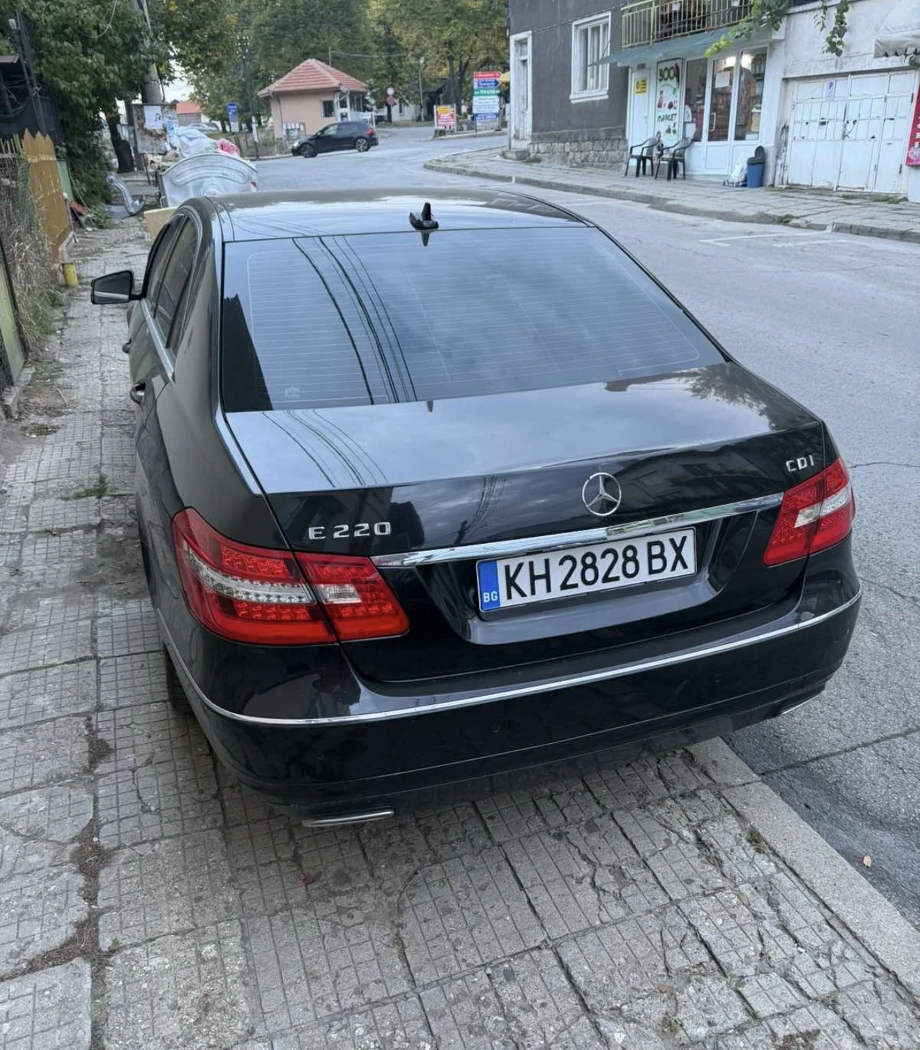 Mercedes-Benz E 220, снимка 2 - Автомобили и джипове - 54781533
