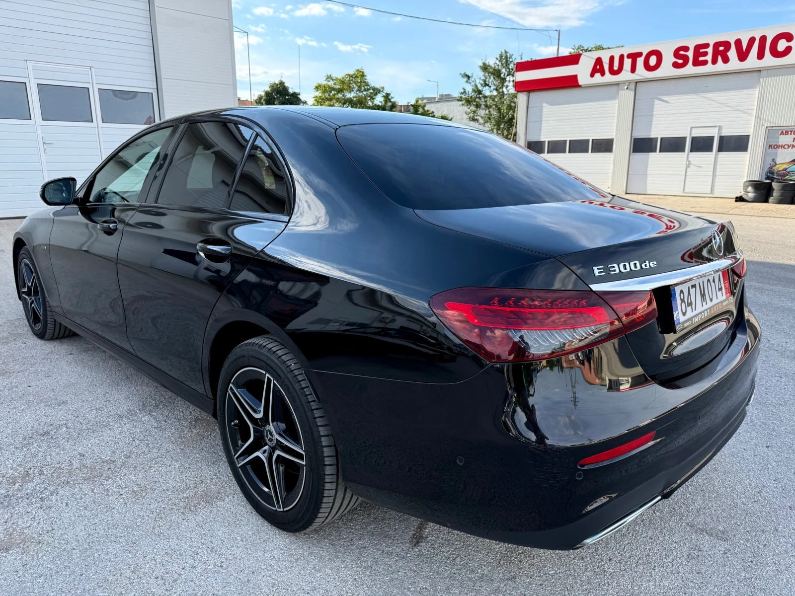 Mercedes-Benz E 220 300de* Plug-in Hybrid* AMG* 4 Matic, снимка 6 - Автомобили и джипове - 54887355