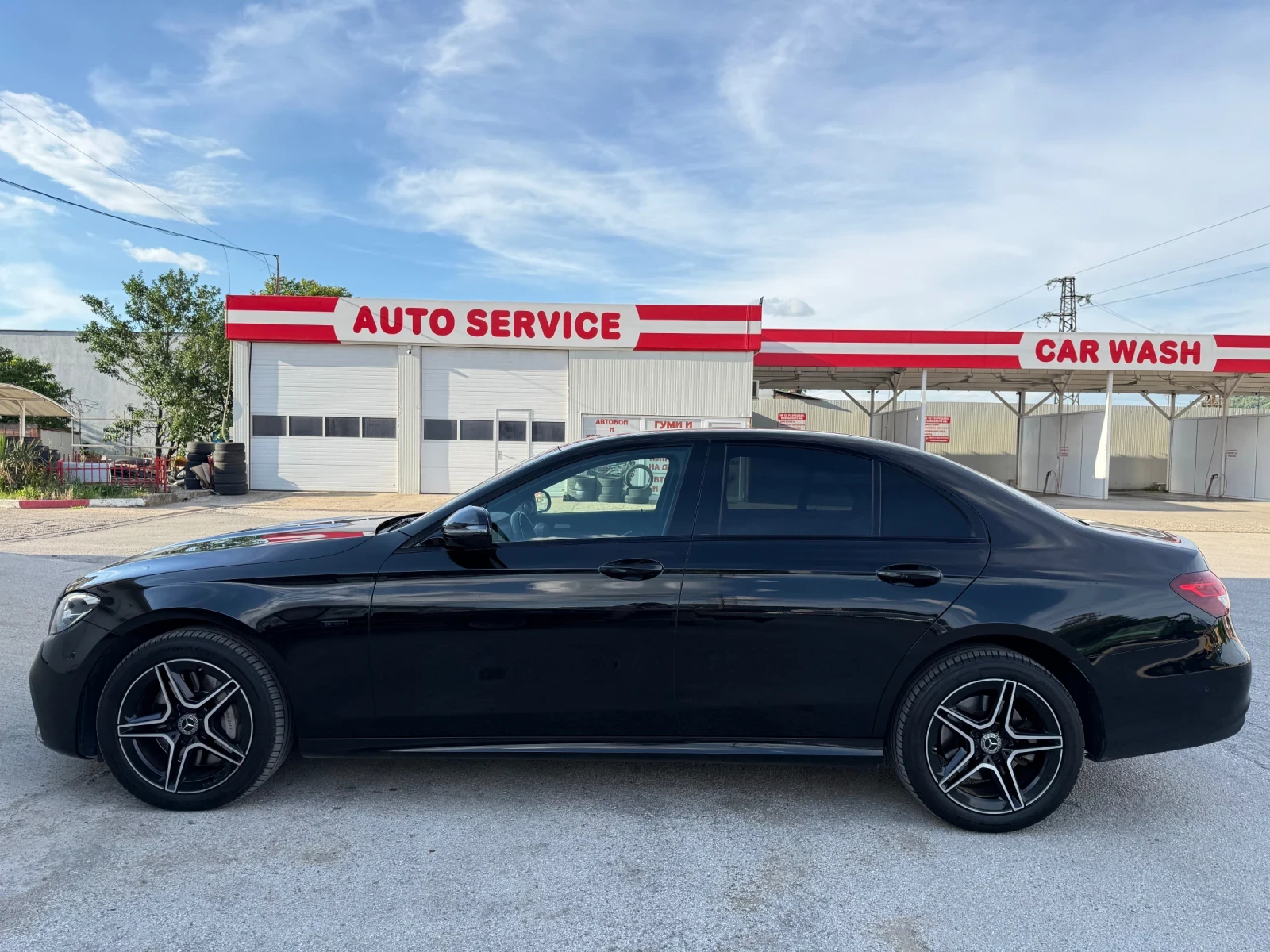 Mercedes-Benz E 220 300de* Plug-in Hybrid* AMG* 4 Matic, снимка 7 - Автомобили и джипове - 54887355