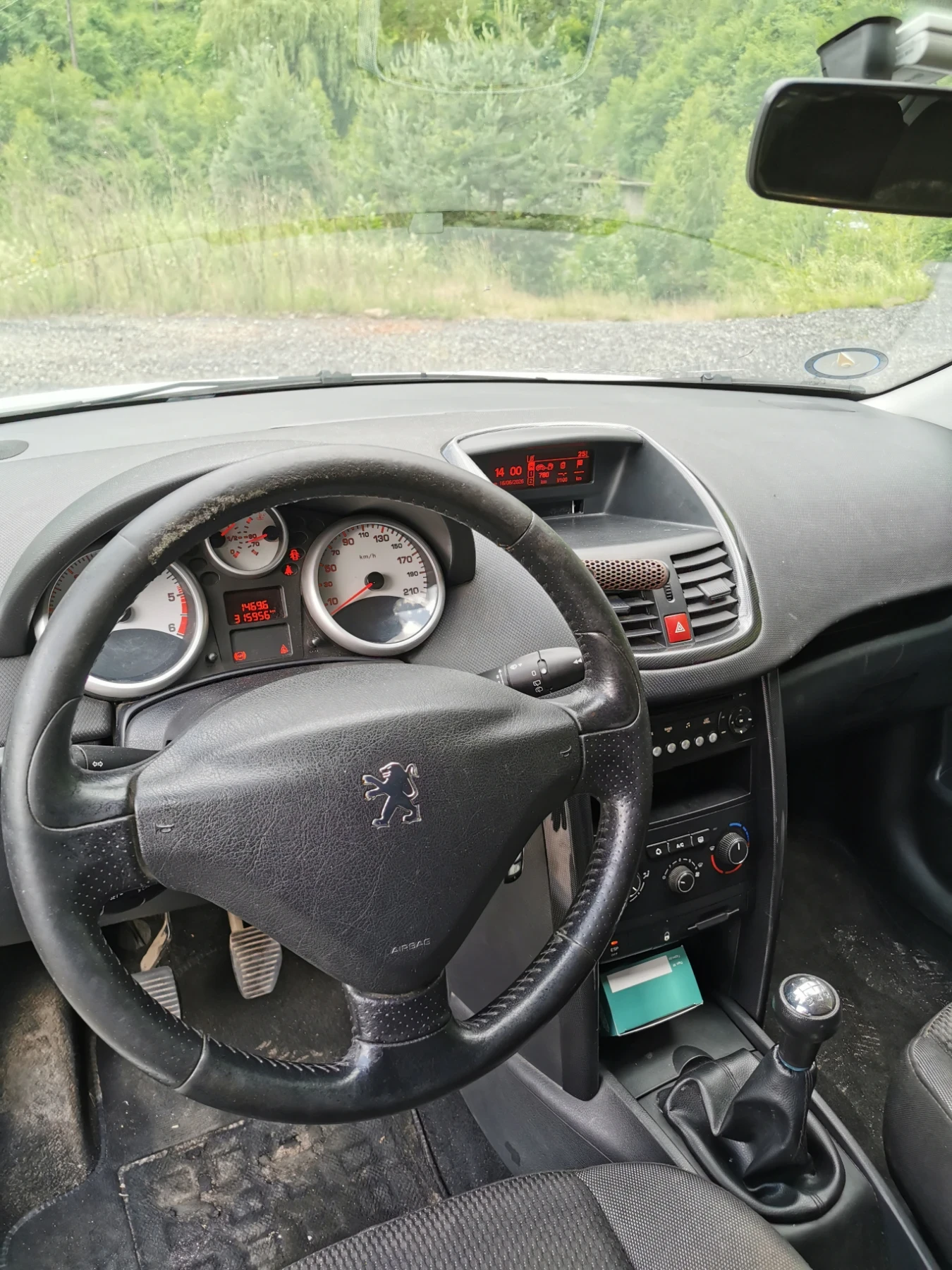 Peugeot 207 1.6HDI, снимка 11 - Автомобили и джипове - 54931450