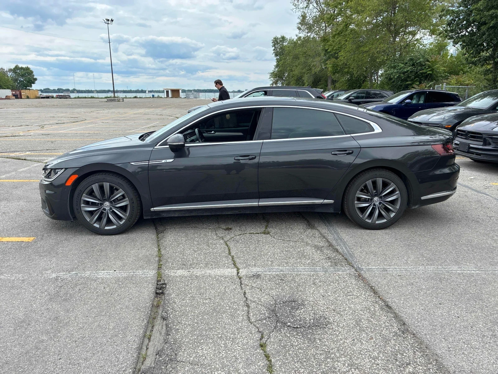 VW Arteon R-Line* 4Motion* Dynaudio* 2комплекта джанти* 2кл, снимка 5 - Автомобили и джипове - 55044699