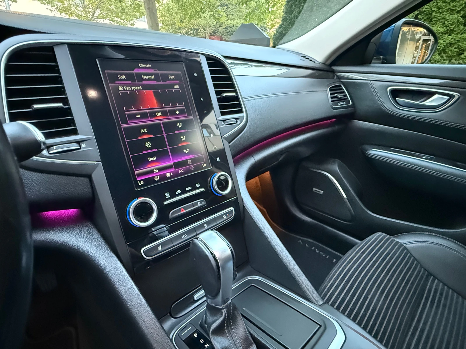Renault Talisman 1.6 TCe 200к.с. 136х.км!LED, HuD, Massage, Swiss, снимка 10 - Автомобили и джипове - 55417638
