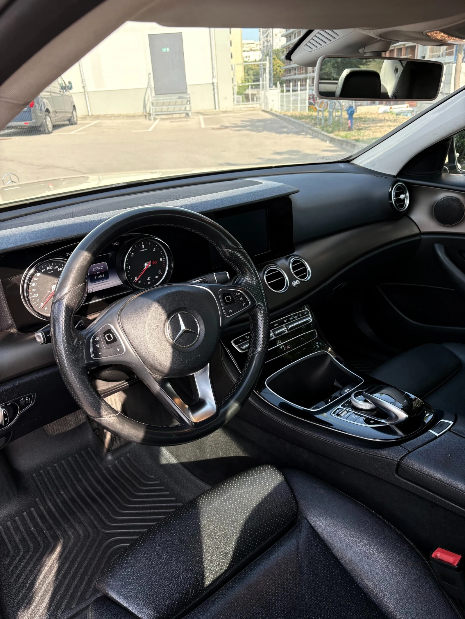 Mercedes-Benz E 220  9G-Tronic, снимка 8 - Автомобили и джипове - 55424040