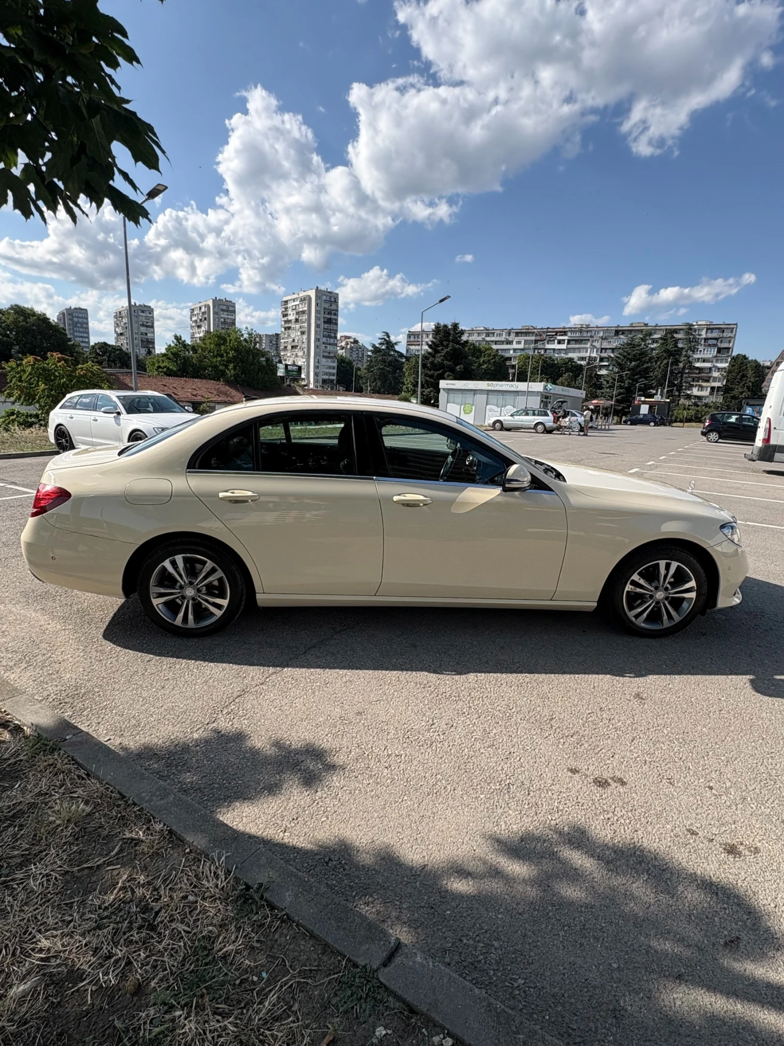 Mercedes-Benz E 220  9G-Tronic, снимка 4 - Автомобили и джипове - 55424040