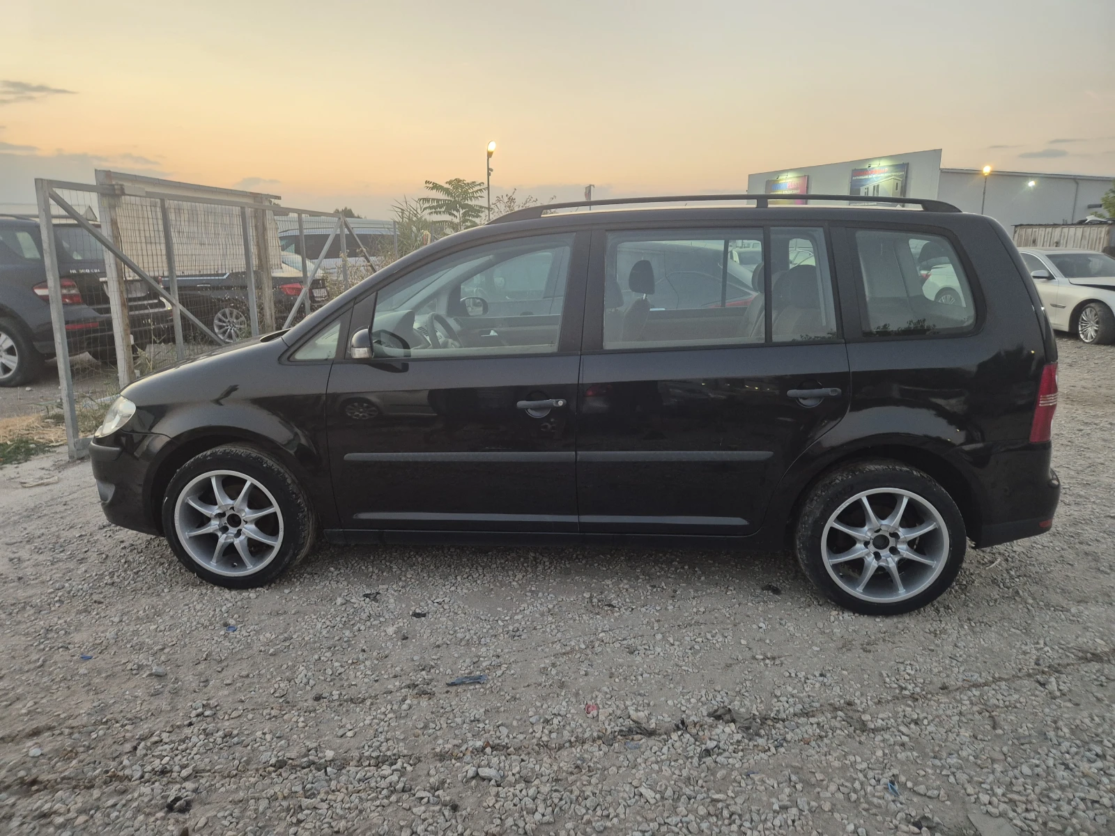 VW Touran 1.9TDI, снимка 8 - Автомобили и джипове - 56074784