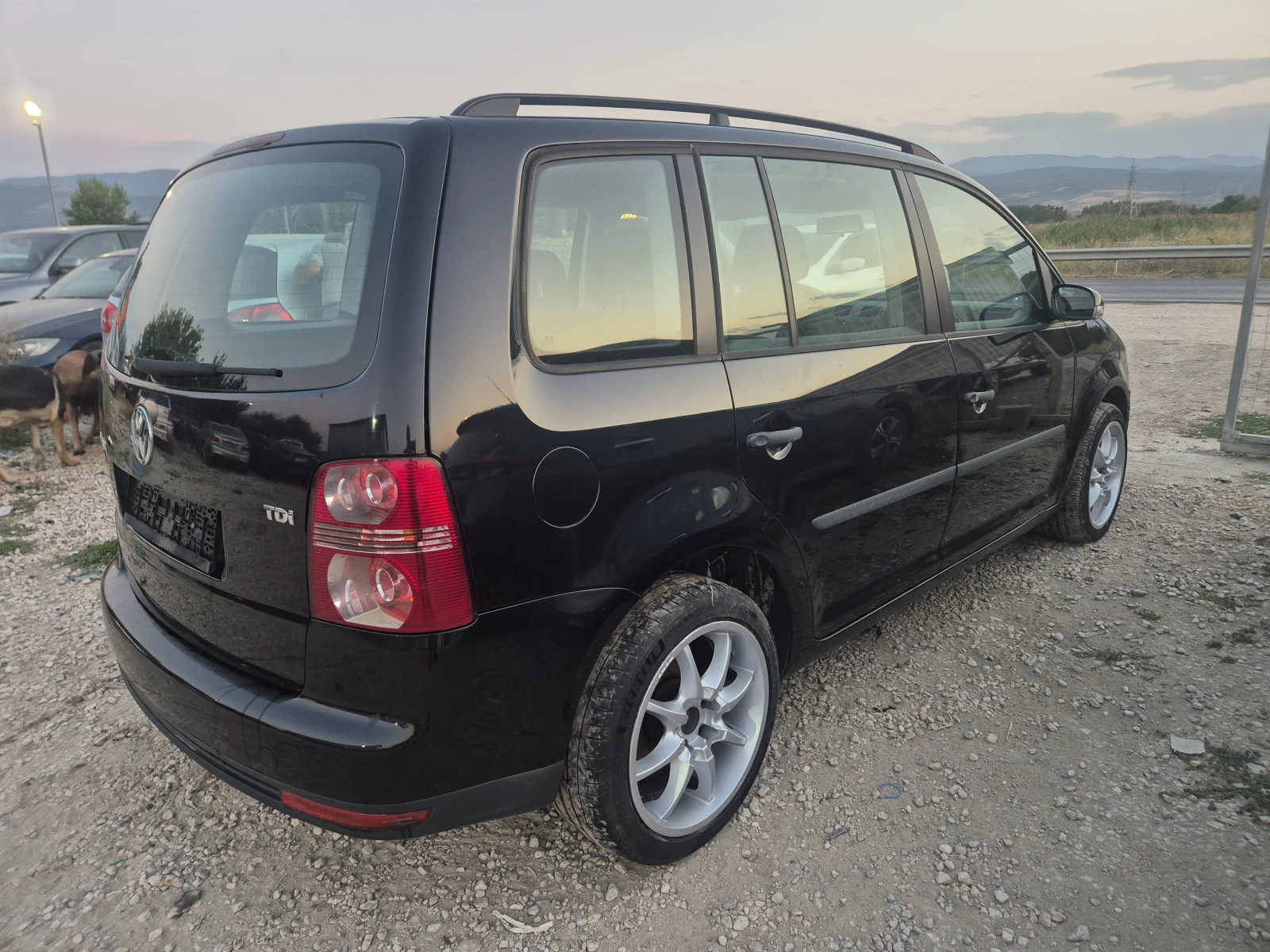 VW Touran 1.9TDI, снимка 5 - Автомобили и джипове - 56074784