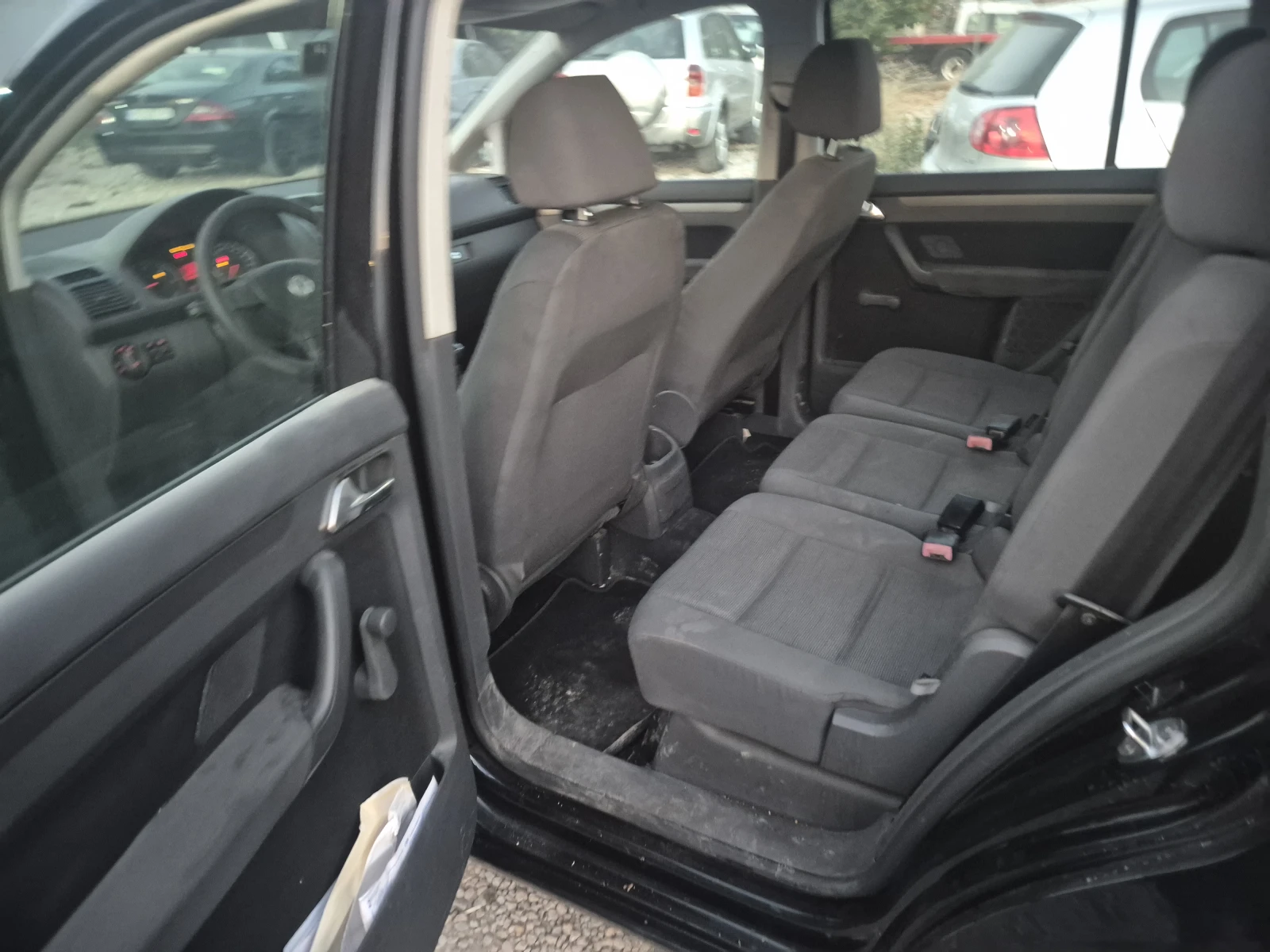 VW Touran 1.9TDI, снимка 11 - Автомобили и джипове - 56074784