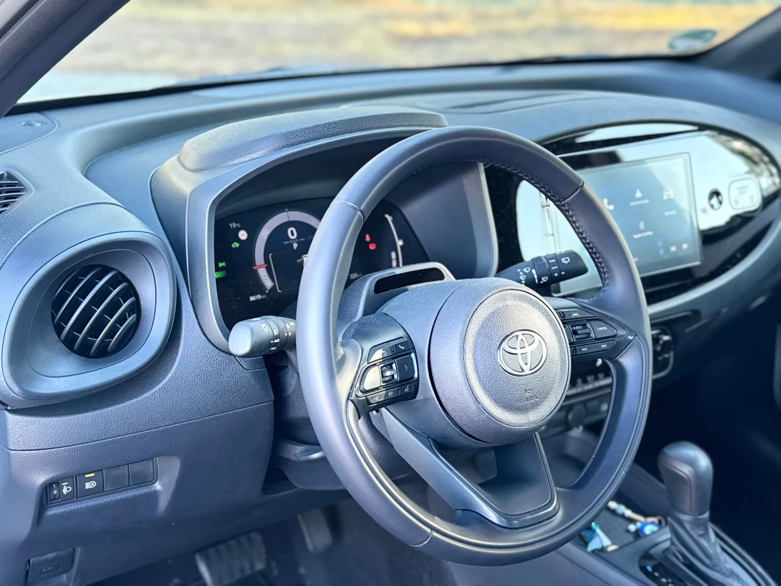 Toyota Aygo X HeV Автоматик, снимка 7 - Автомобили и джипове - 56278926