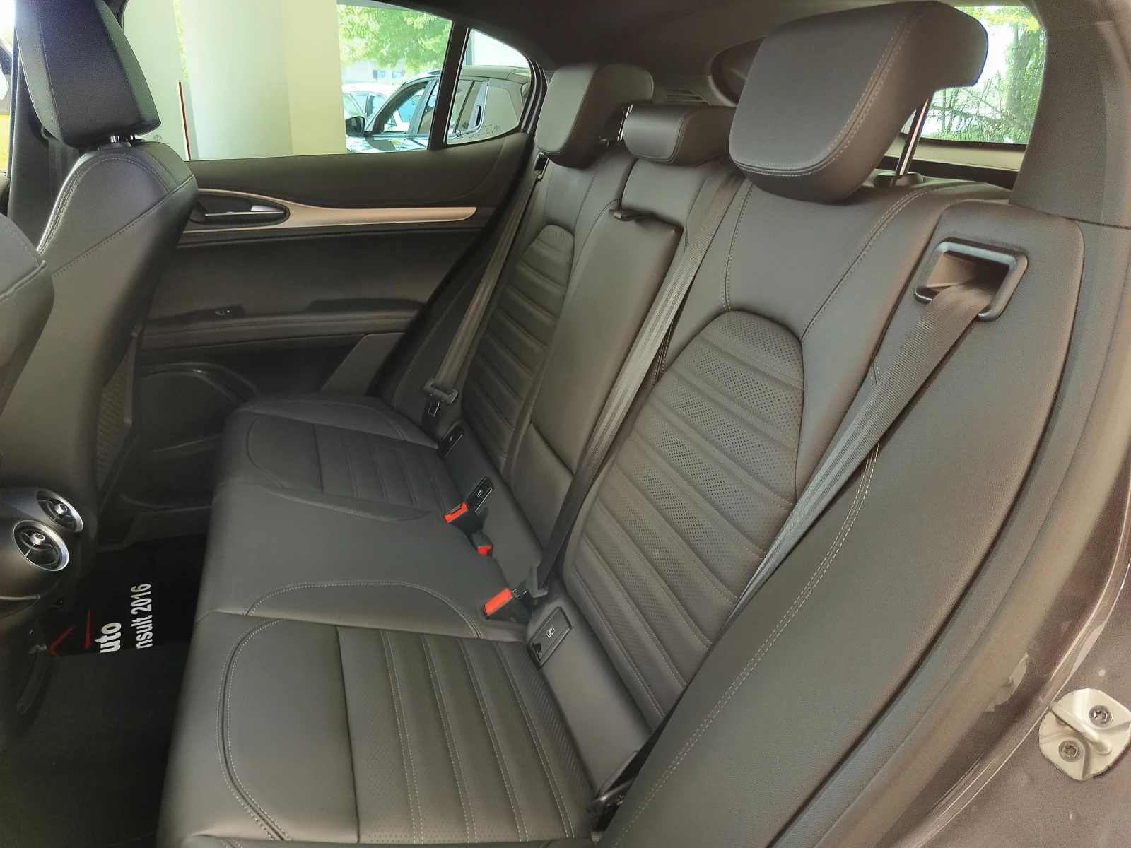 Alfa Romeo Stelvio Veloce 2.0 Petrol 280 hp AT8 Q4, снимка 12 - Автомобили и джипове - 54514715