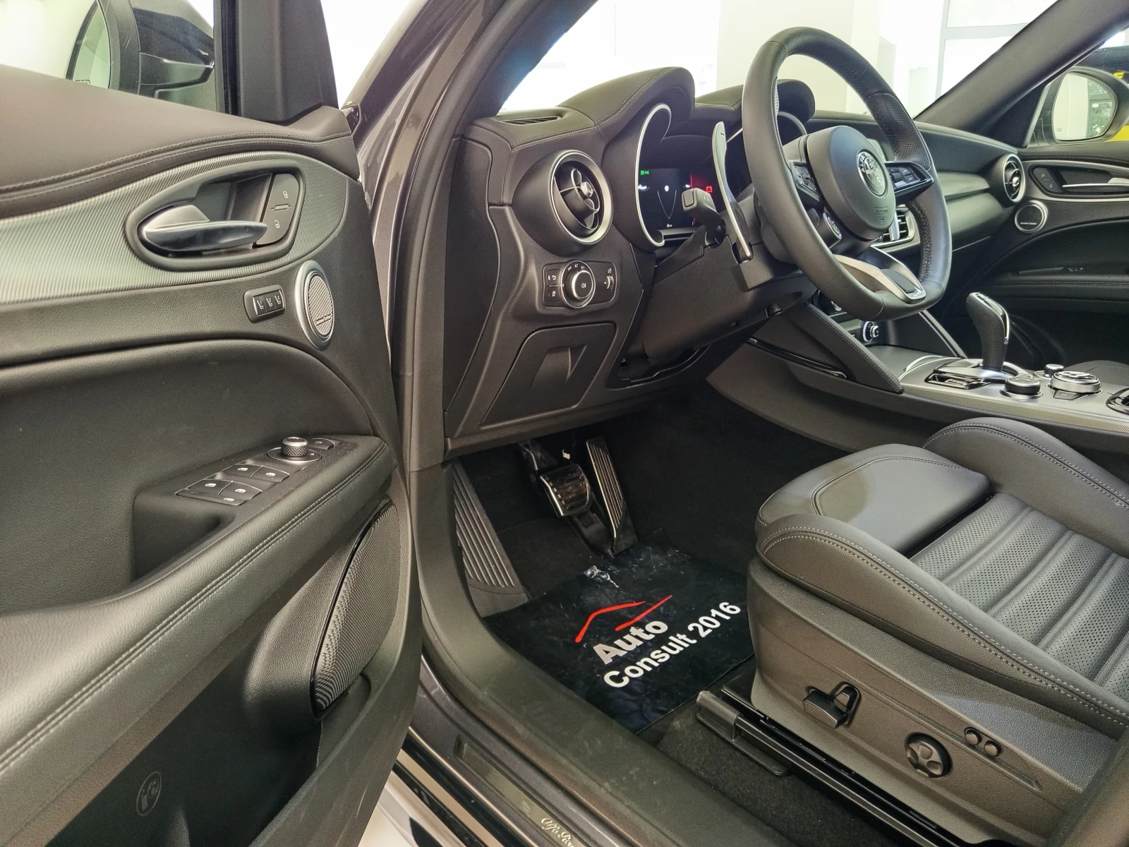 Alfa Romeo Stelvio Veloce 2.0 Petrol 280 hp AT8 Q4, снимка 7 - Автомобили и джипове - 54514715