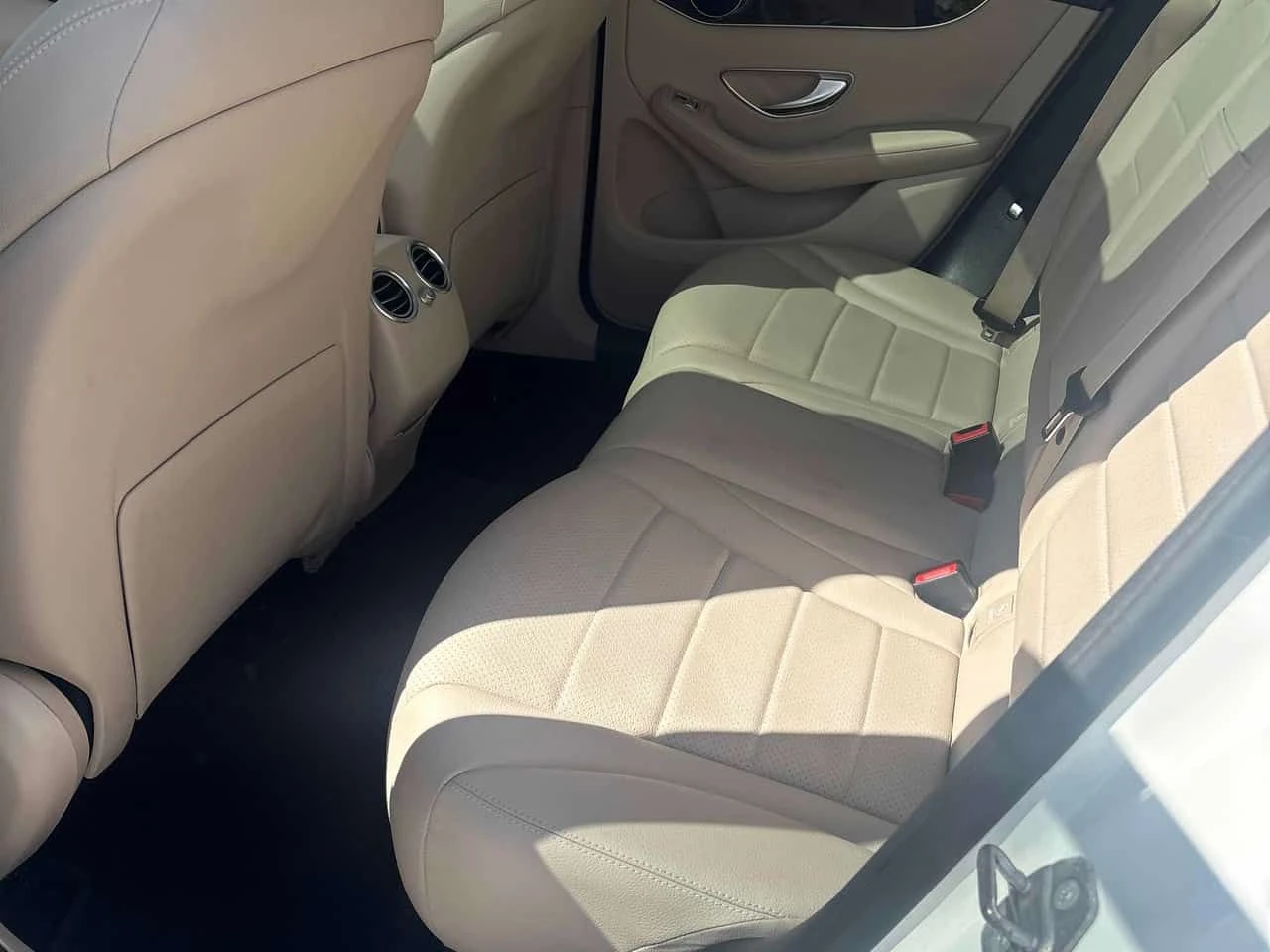 Mercedes-Benz GLC 300 4MATIC * AMG PACK* ПАНОРАМА* ПОДГРЕВИ* КАМЕРА* , снимка 11 - Автомобили и джипове - 55424370