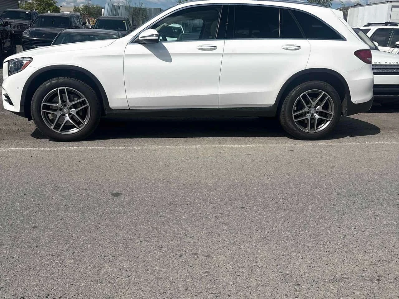 Mercedes-Benz GLC 300 4MATIC * AMG PACK* ПАНОРАМА* ПОДГРЕВИ* КАМЕРА* , снимка 3 - Автомобили и джипове - 55424370
