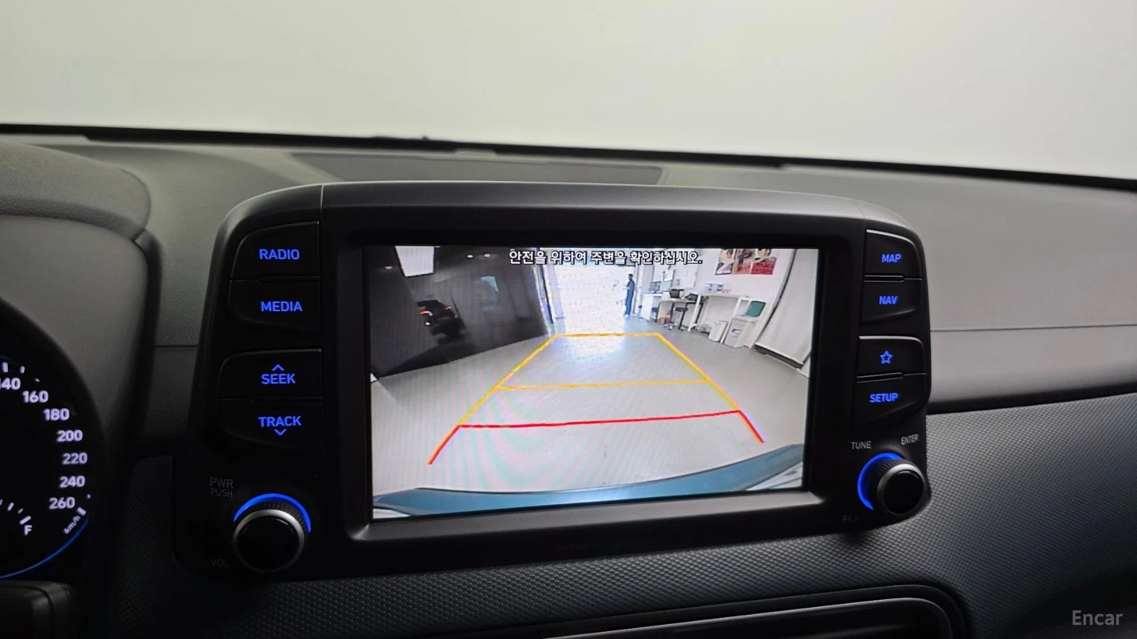 Hyundai Kona 1.6 2WD PREMIUM* КОЖА* ОБДУХВ* НАВИ, снимка 12 - Автомобили и джипове - 55538157