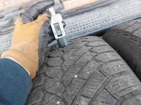 Гуми Зимни 235/65R17, снимка 4