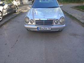 Mercedes-Benz E 300, снимка 1 - Автомобили и джипове - 45208805