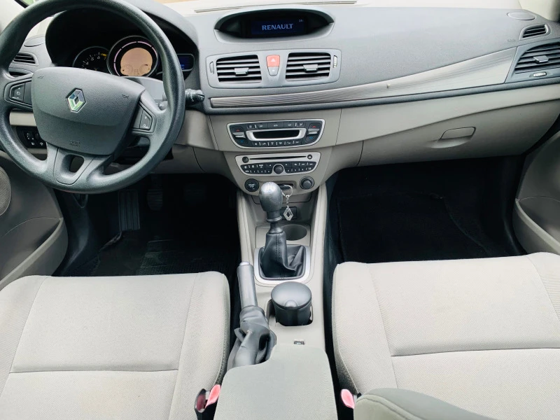 Renault Megane III  1.6 i, снимка 11 - Автомобили и джипове - 41456384