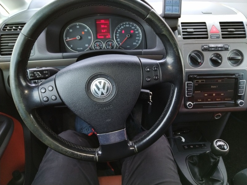 VW Touran CROSS, снимка 8 - Автомобили и джипове - 46004850