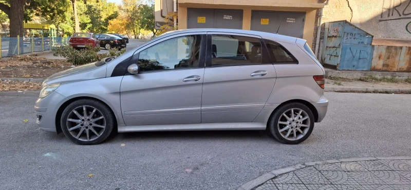 Mercedes-Benz B 180, снимка 2 - Автомобили и джипове - 47731149