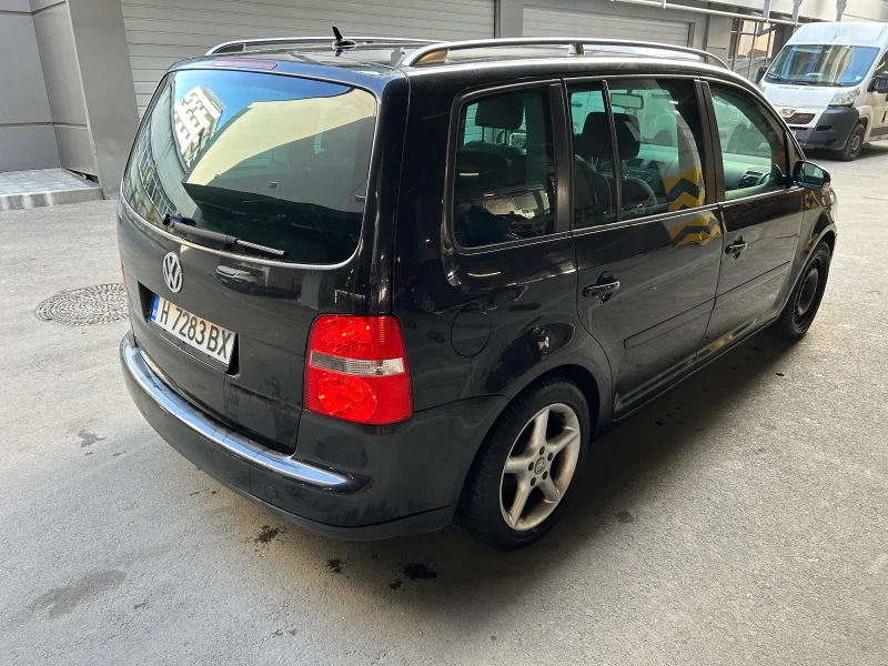 VW Touran, снимка 4 - Автомобили и джипове - 48040554