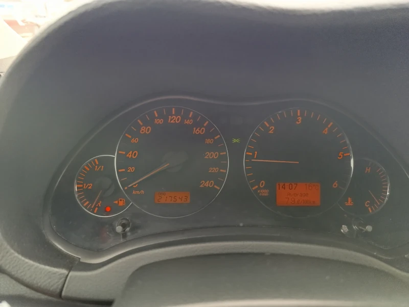 Toyota Avensis Комби, снимка 6 - Автомобили и джипове - 52190690