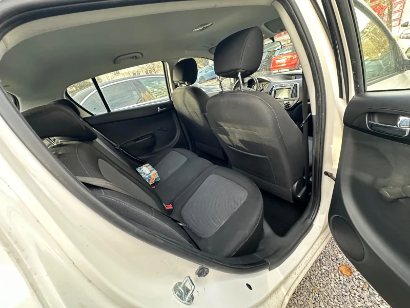 Hyundai I20 Bluedrive + CarPlay , снимка 7 - Автомобили и джипове - 52446769