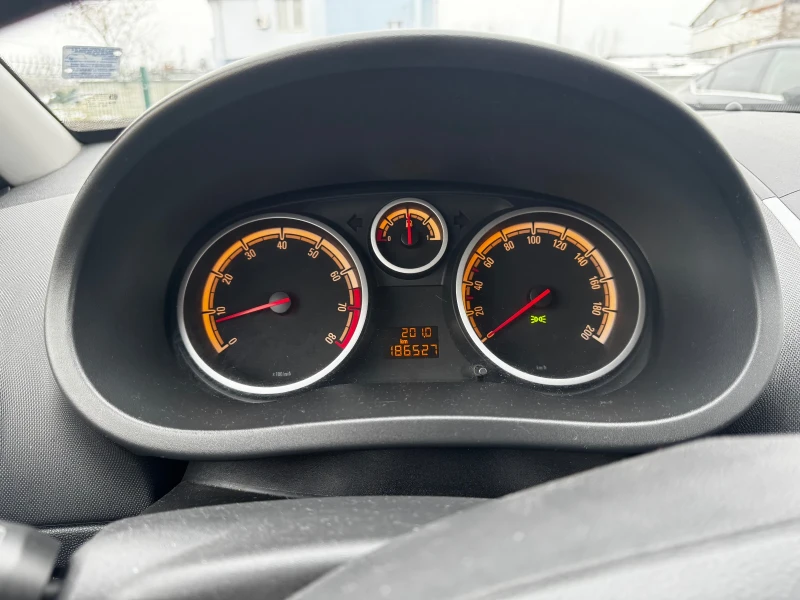 Opel Corsa 1.2 бензин/фабрична газ, снимка 9 - Автомобили и джипове - 53396641
