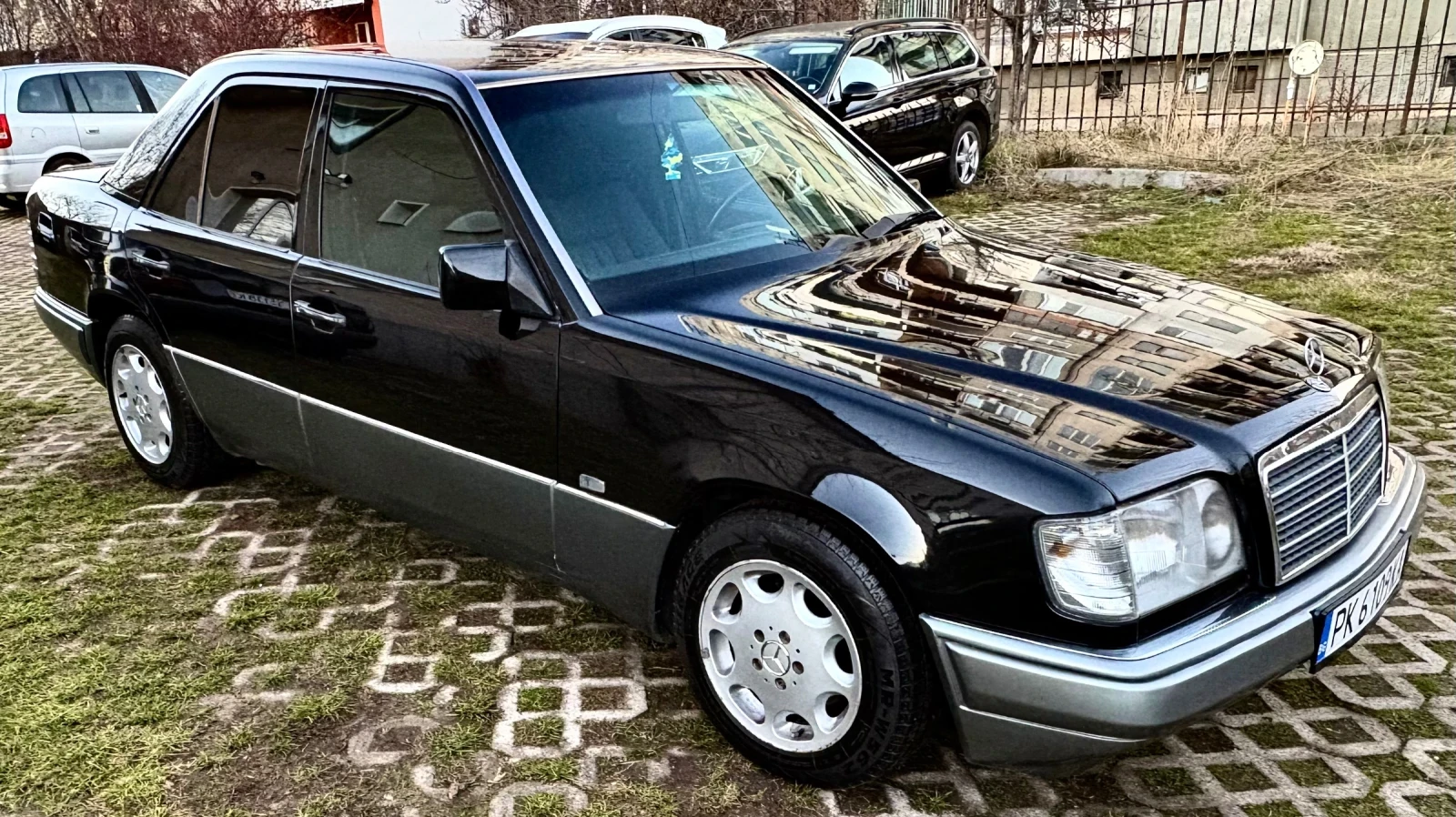 Mercedes-Benz 124, снимка 1