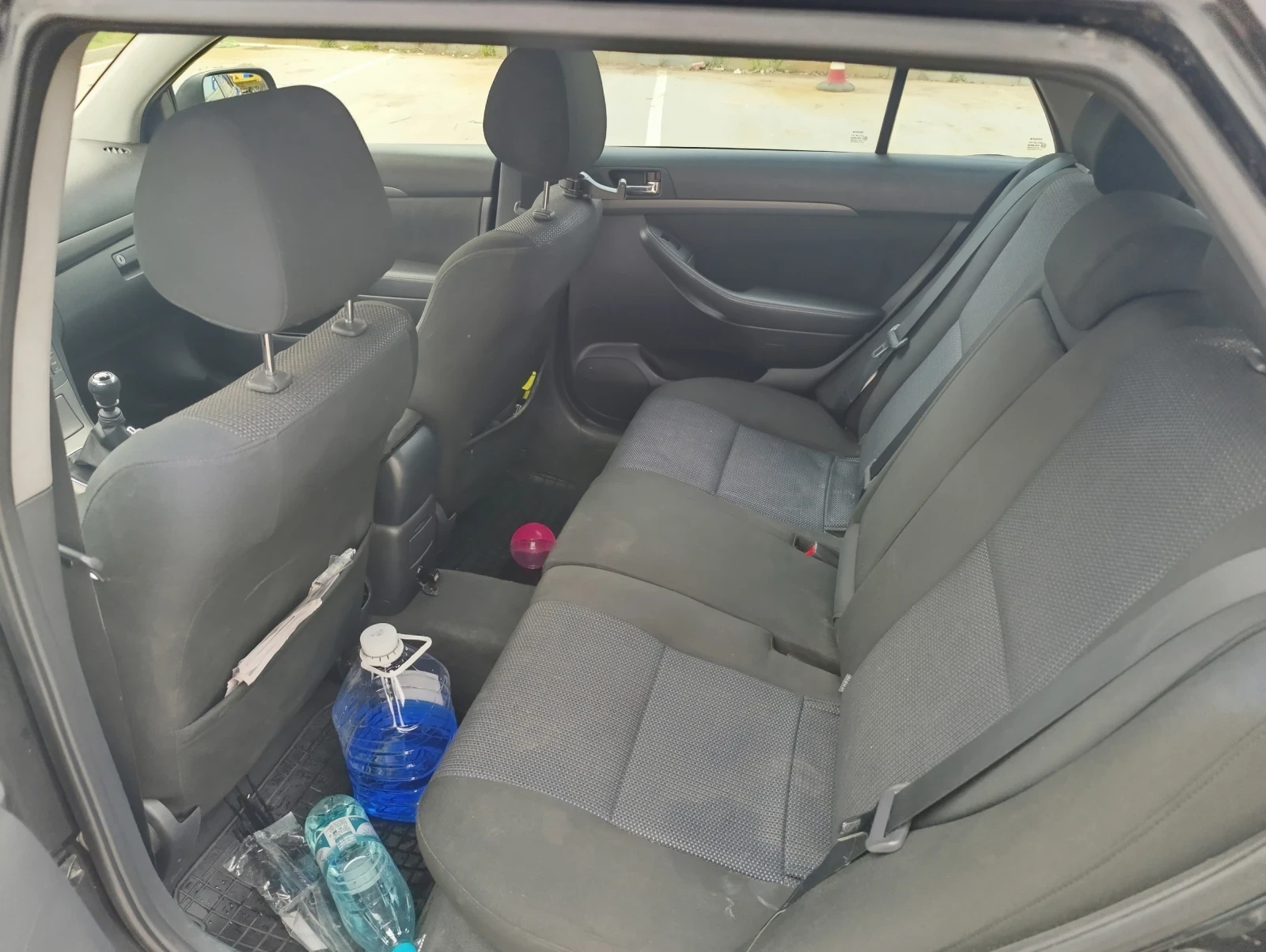 Toyota Avensis Комби - изображение 7