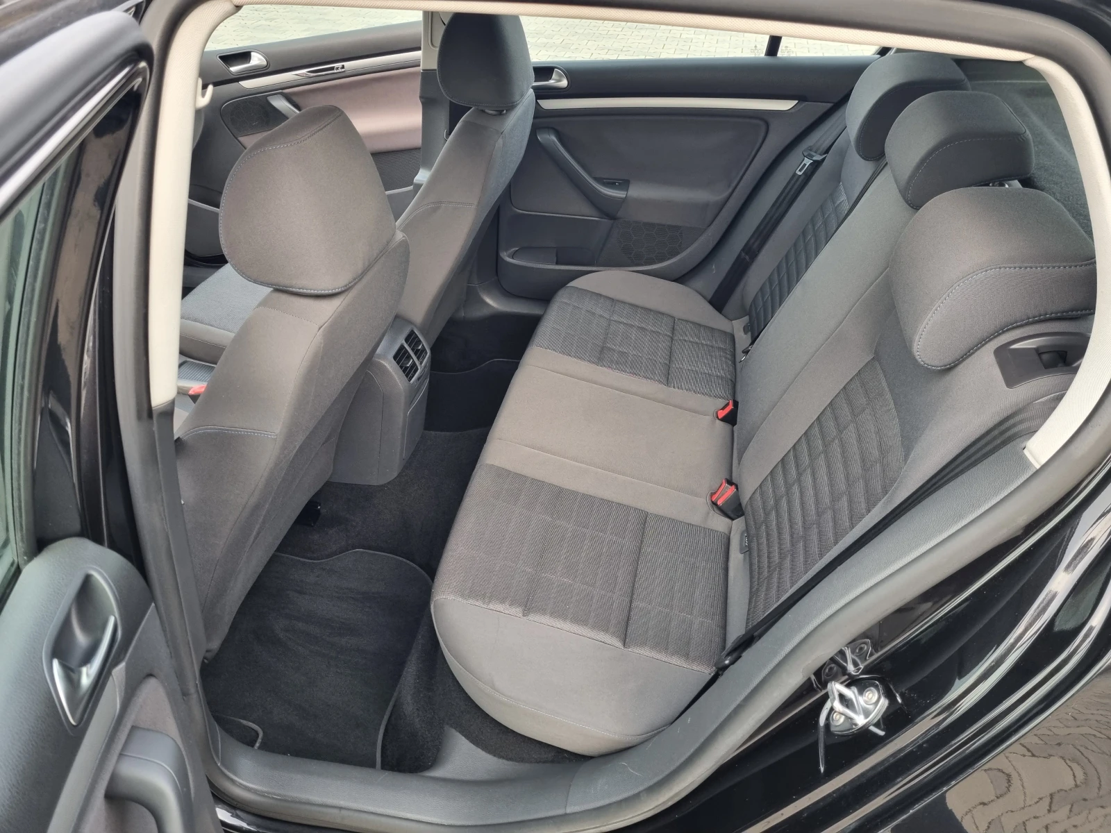 VW Golf 1.6 ГАЗ / ОБСЛУЖЕН - изображение 10