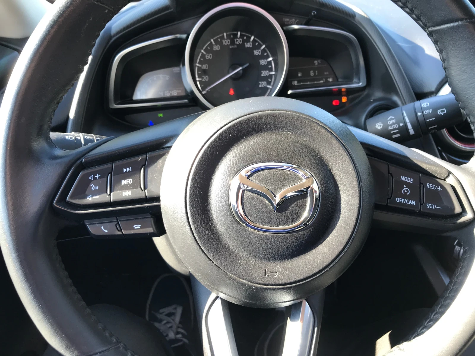 Mazda 2 1.5 HYBRID гаранционна , снимка 9 - Автомобили и джипове - 53713144