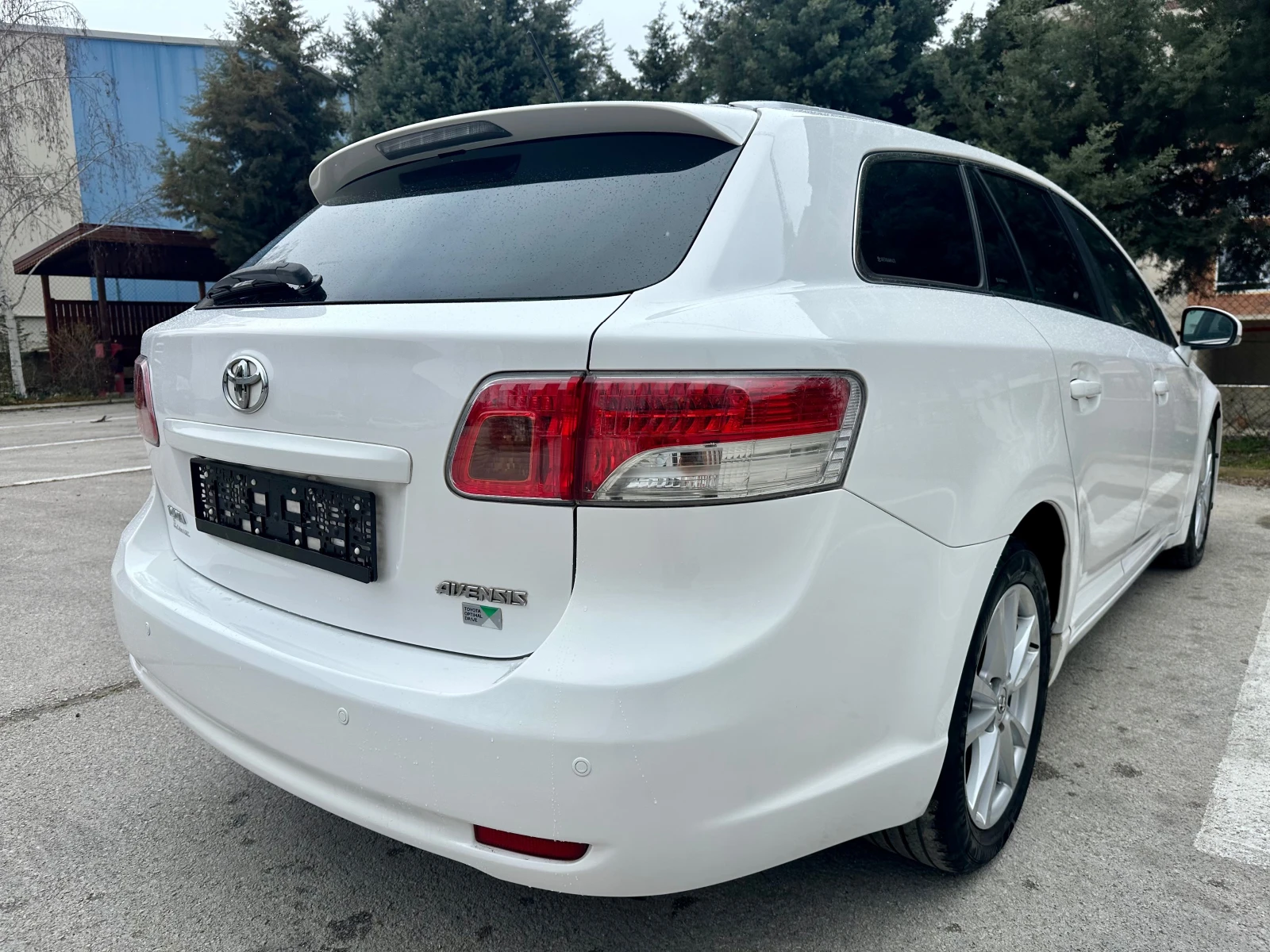 Toyota Avensis 2.0 D-4D * НАВИ* , снимка 3 - Автомобили и джипове - 53962121