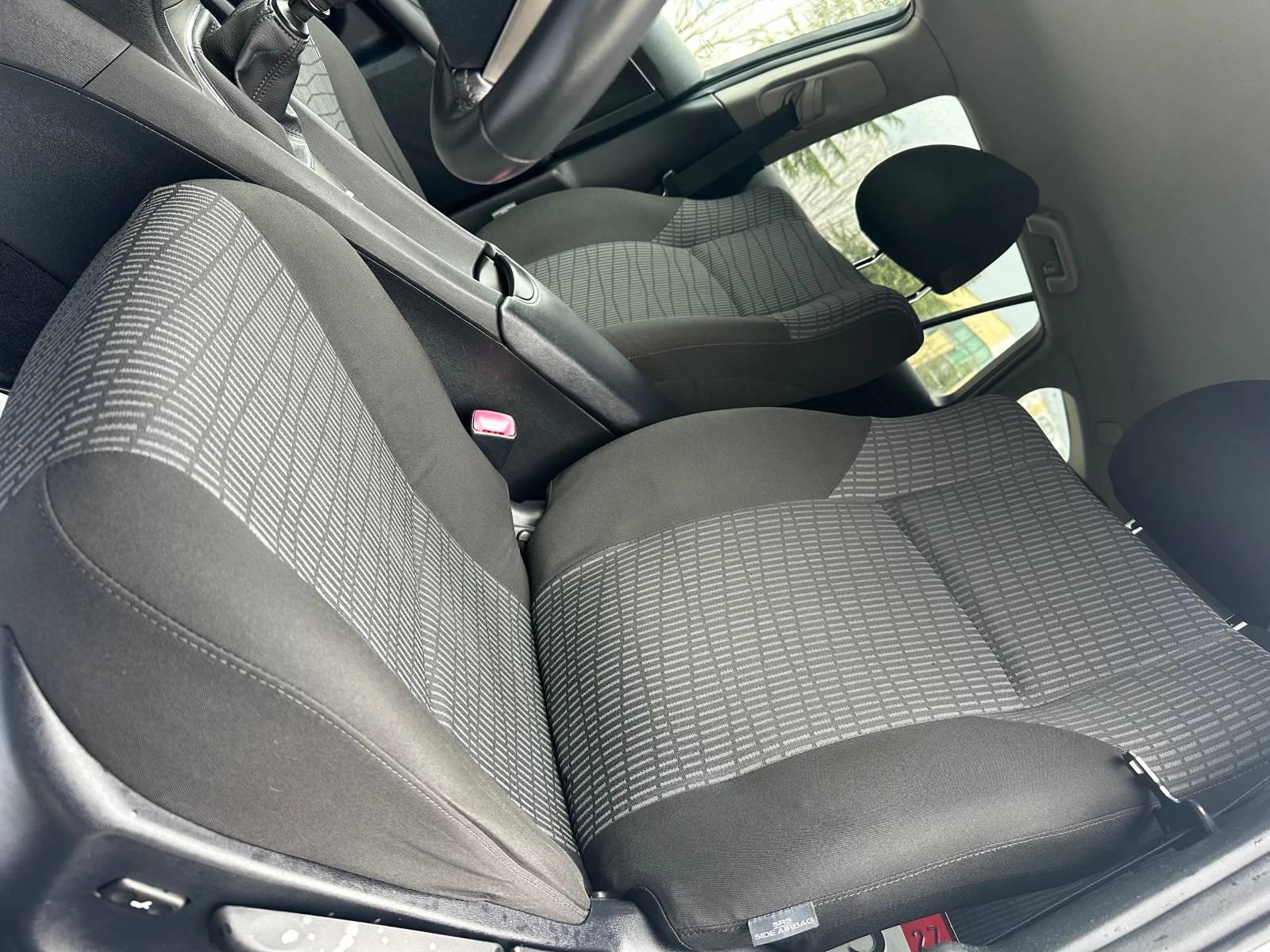 Toyota Avensis 2.0 D-4D * НАВИ* , снимка 12 - Автомобили и джипове - 53962121